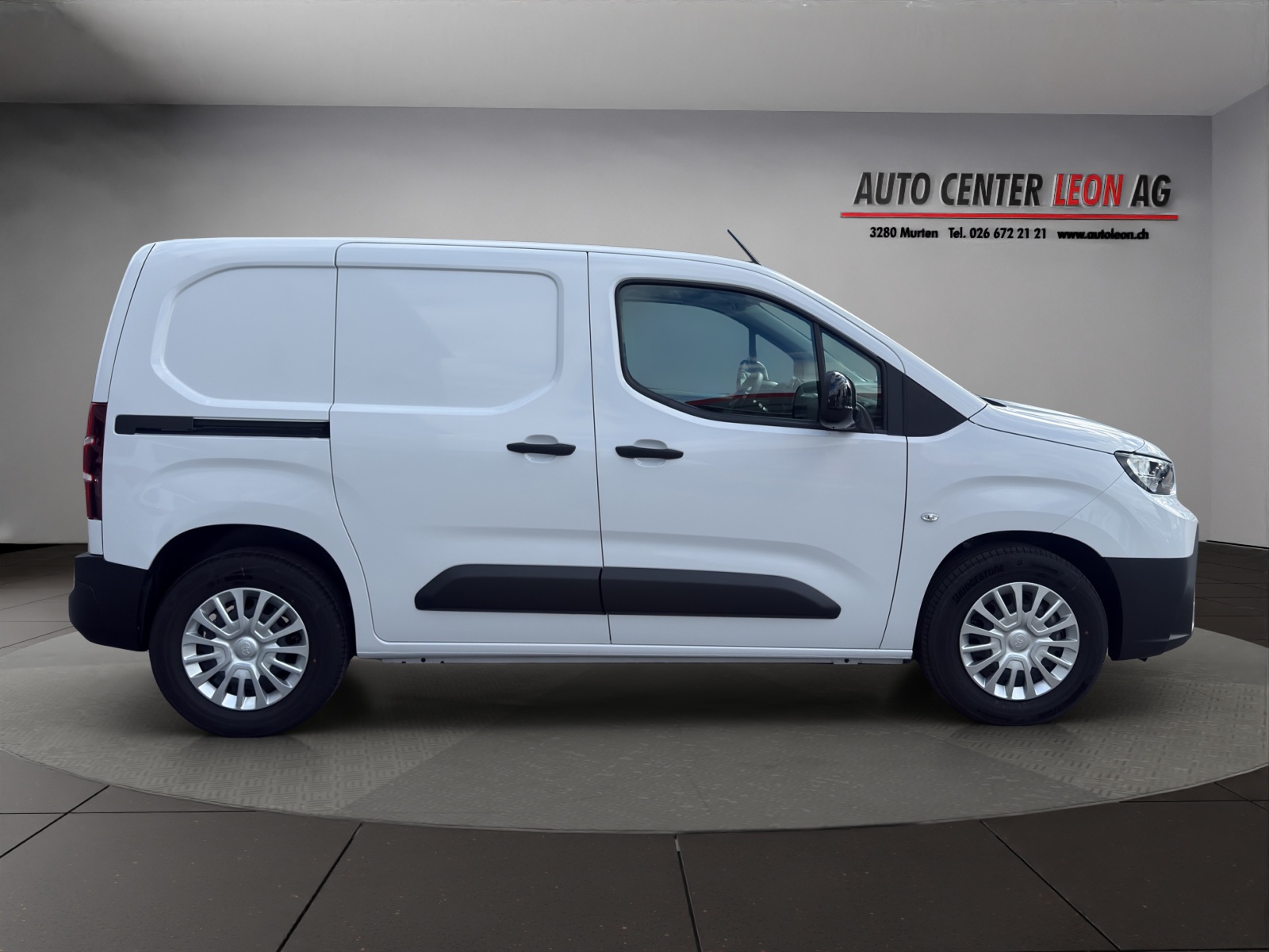 TOYOTA Proace City Van EV 50 kWh Comfort L1-image-6