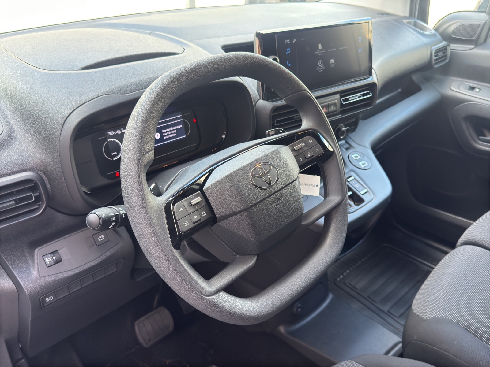 TOYOTA Proace City Van EV 50 kWh Comfort L1-image-22