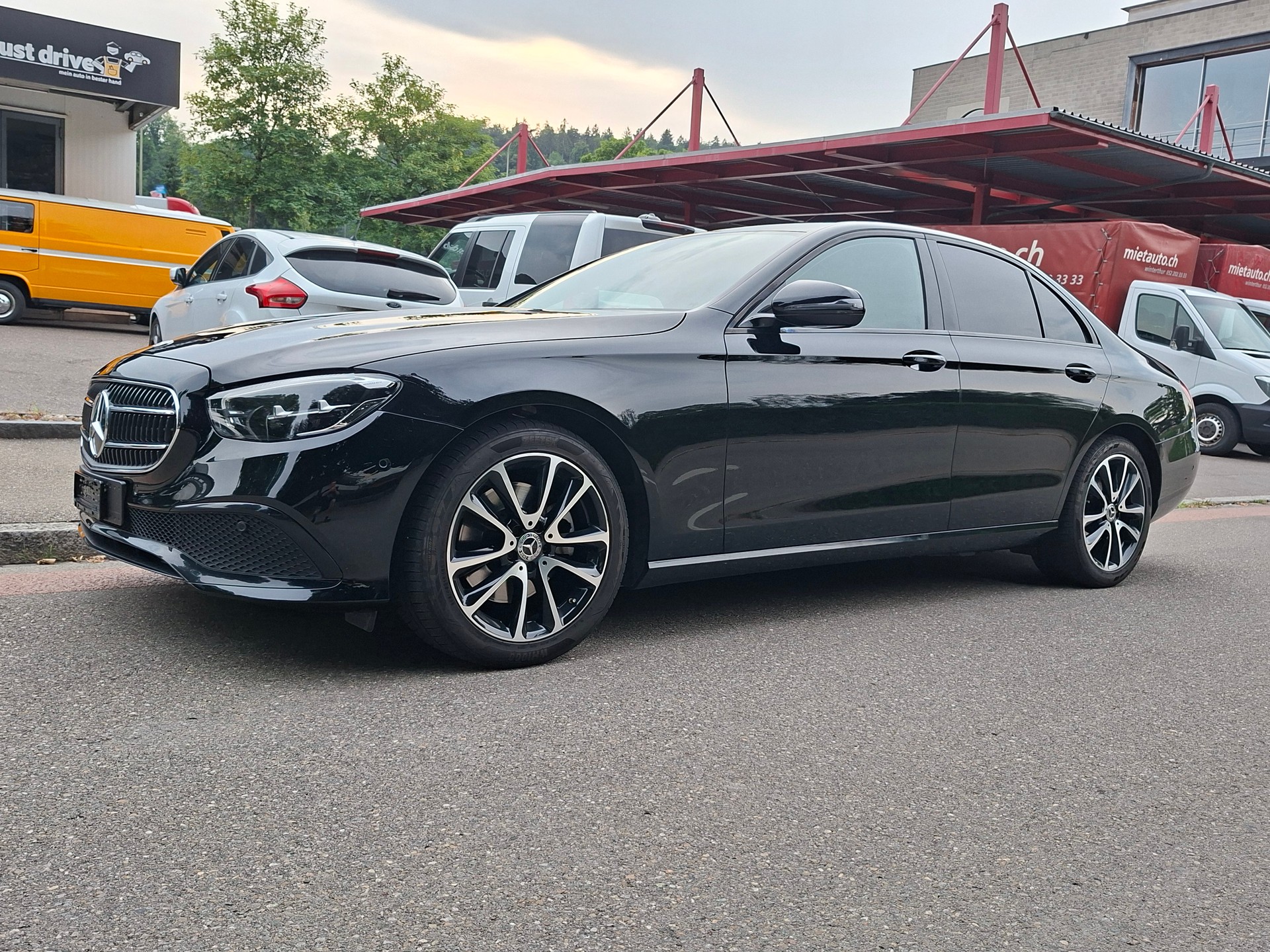 MERCEDES-BENZ E 220 d Avantgarde 9G-Tronic-showroom-element-2