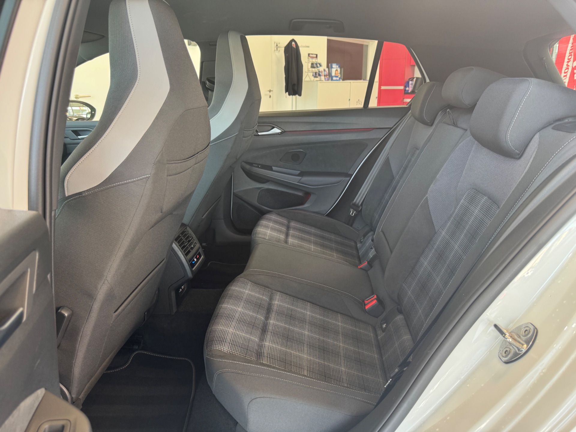 VW Golf 2.0 TDI GTD DSG-image-25