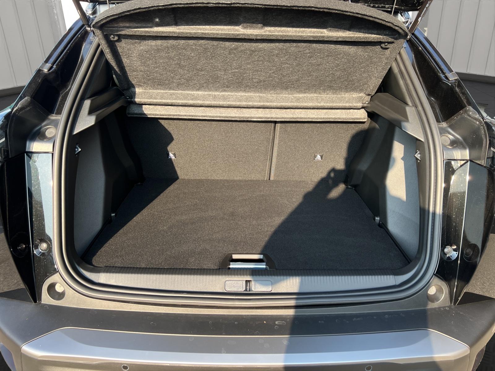 PEUGEOT 2008 1.2 Hybrid 145 GT Exclusive-image-11