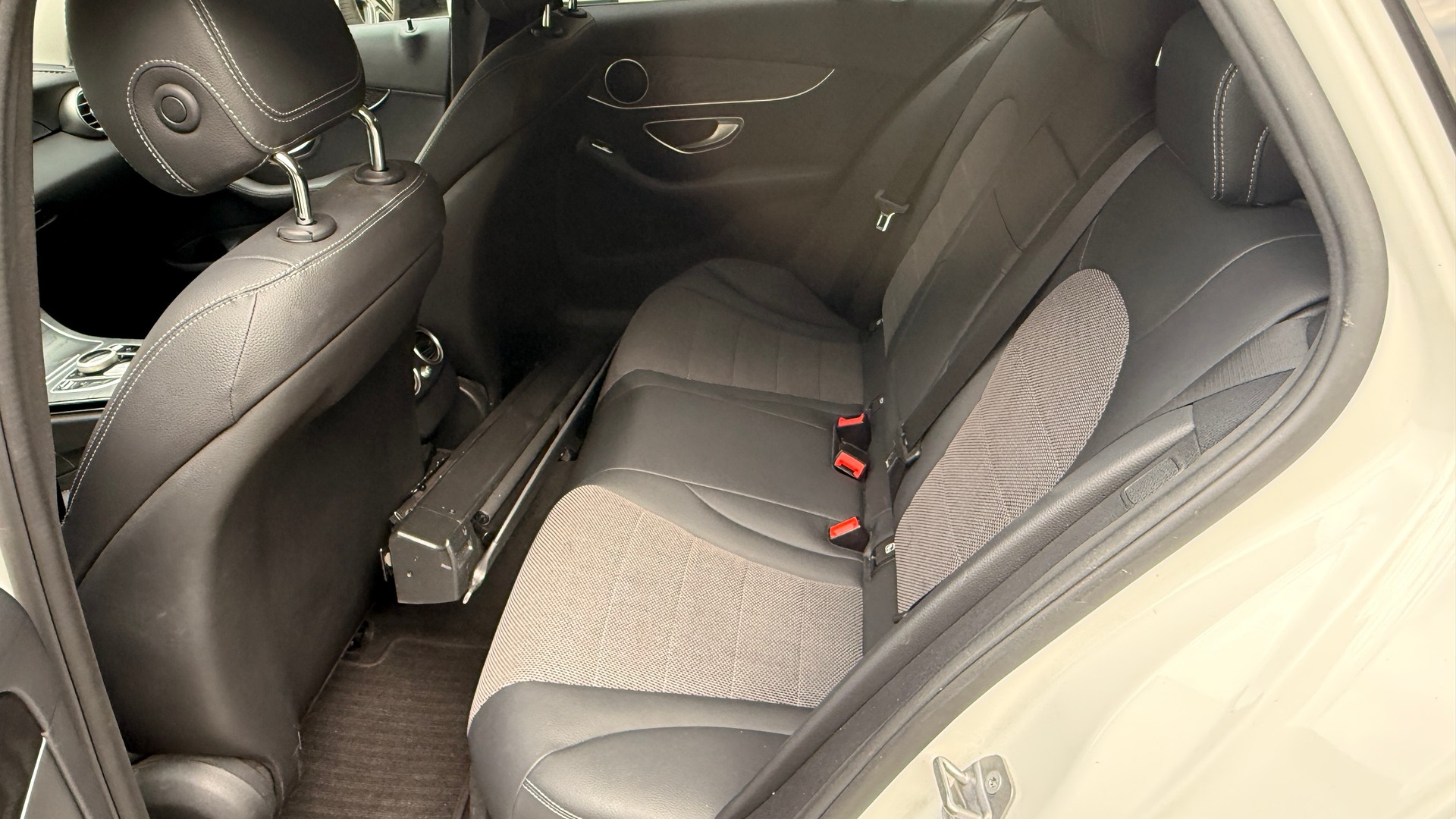 MERCEDES-BENZ C 250 d Swiss Star Exclusive 4Matic 9G-Tronic-image-15