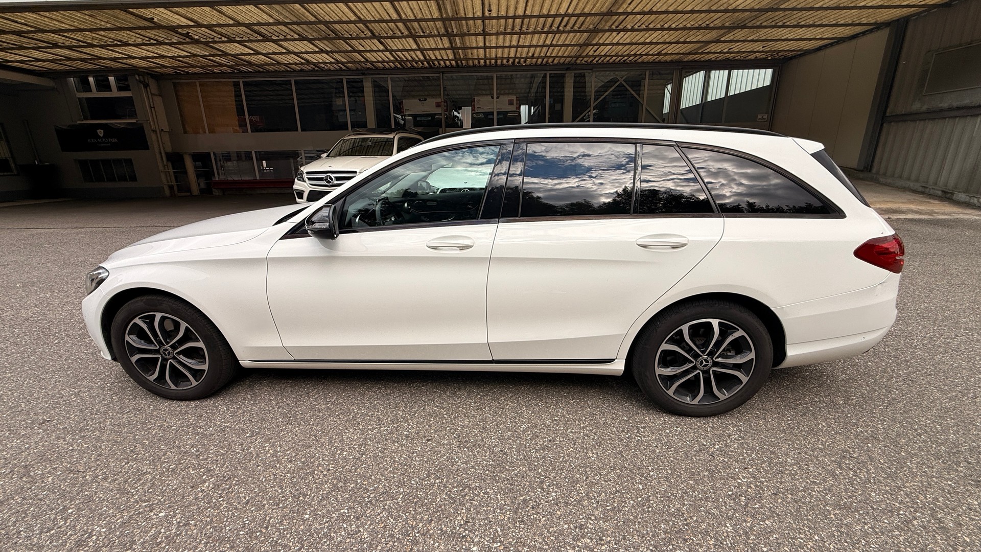 MERCEDES-BENZ C 250 d Swiss Star Exclusive 4Matic 9G-Tronic-image-6