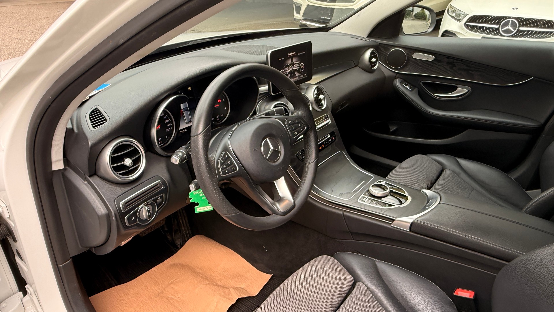 MERCEDES-BENZ C 250 d Swiss Star Exclusive 4Matic 9G-Tronic-image-8