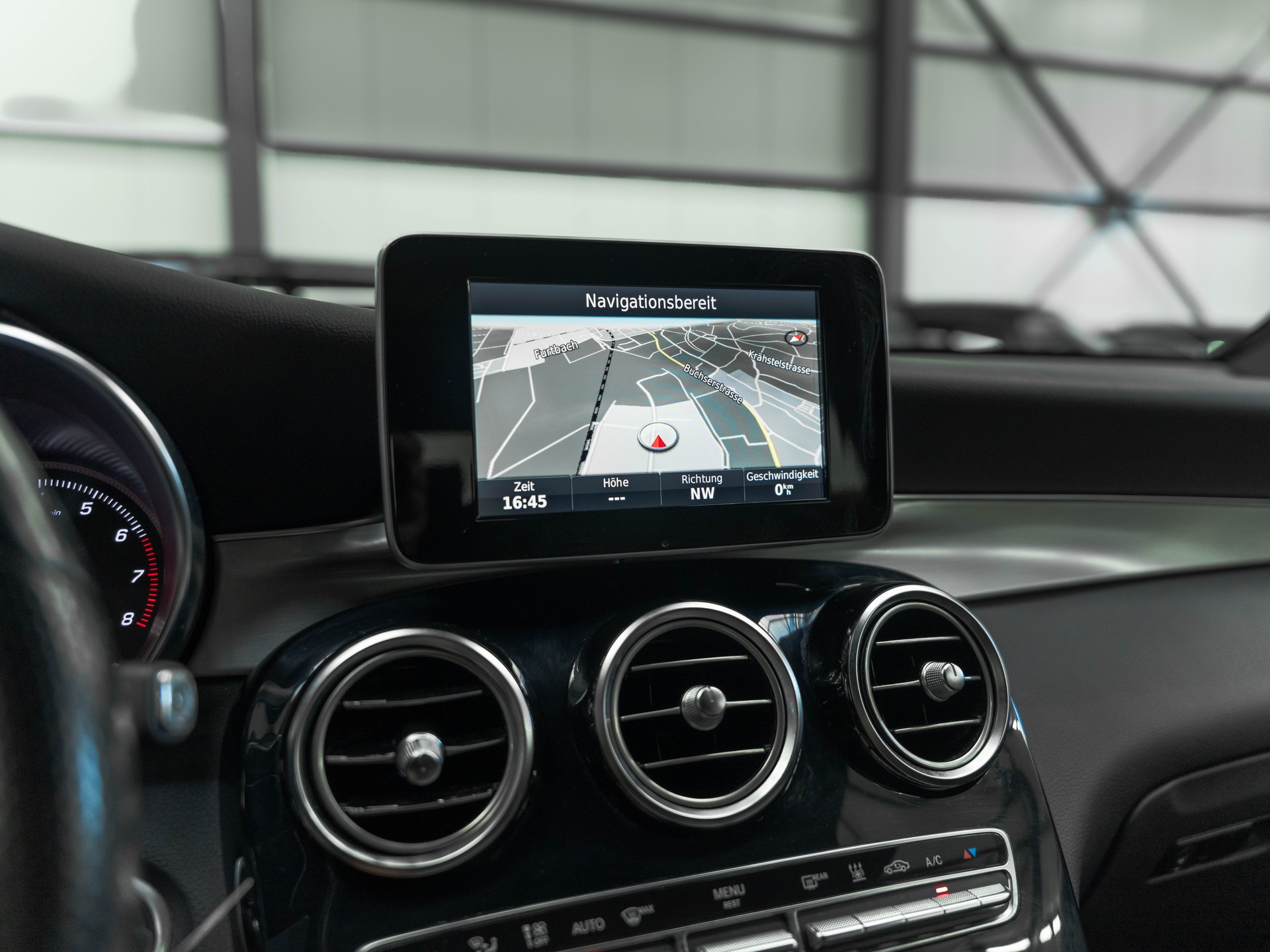 MERCEDES-BENZ GLC 350 e AMG Line 4Matic 7G-Tronic-image-26