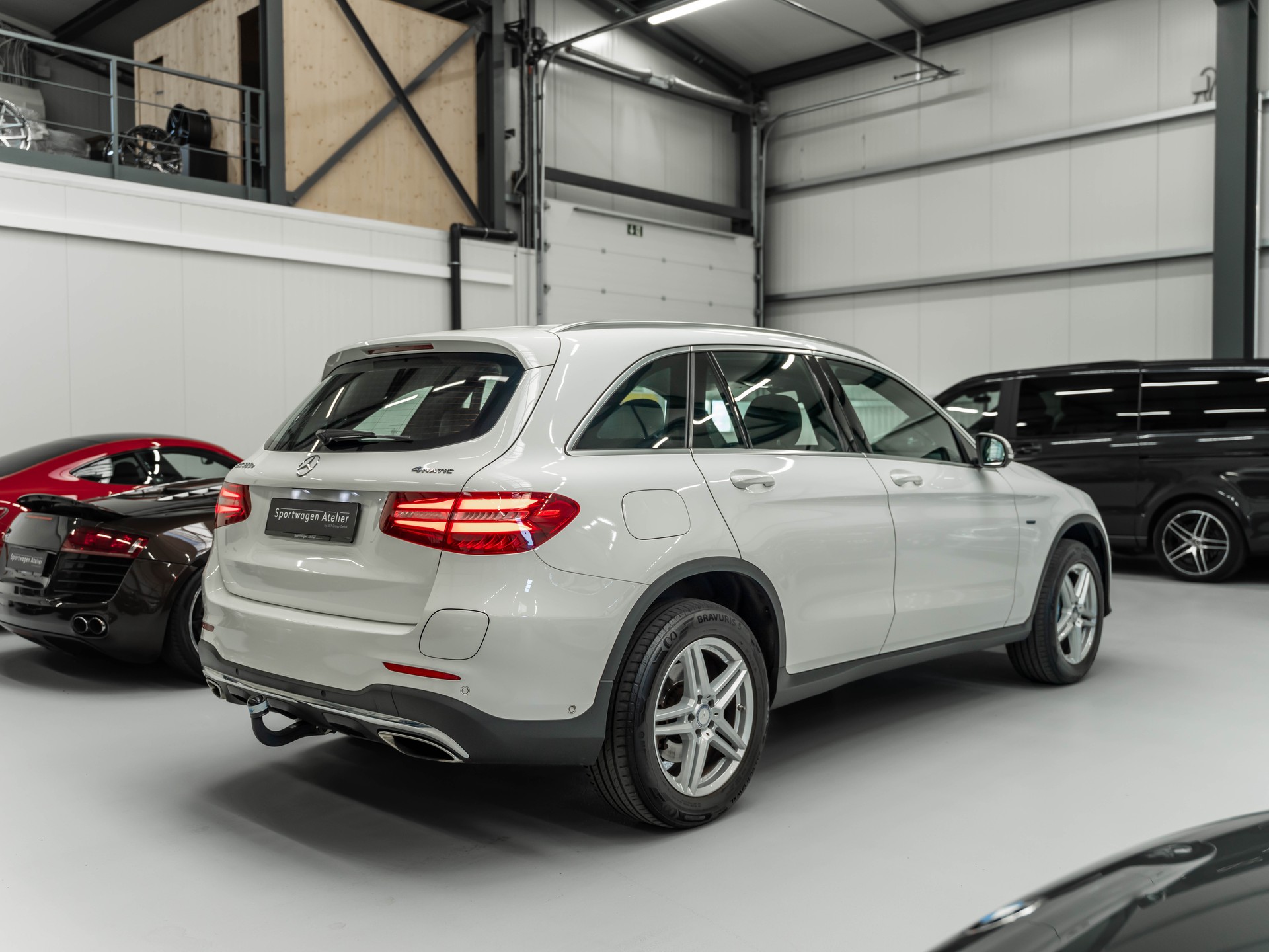 MERCEDES-BENZ GLC 350 e AMG Line 4Matic 7G-Tronic-showroom-element-3