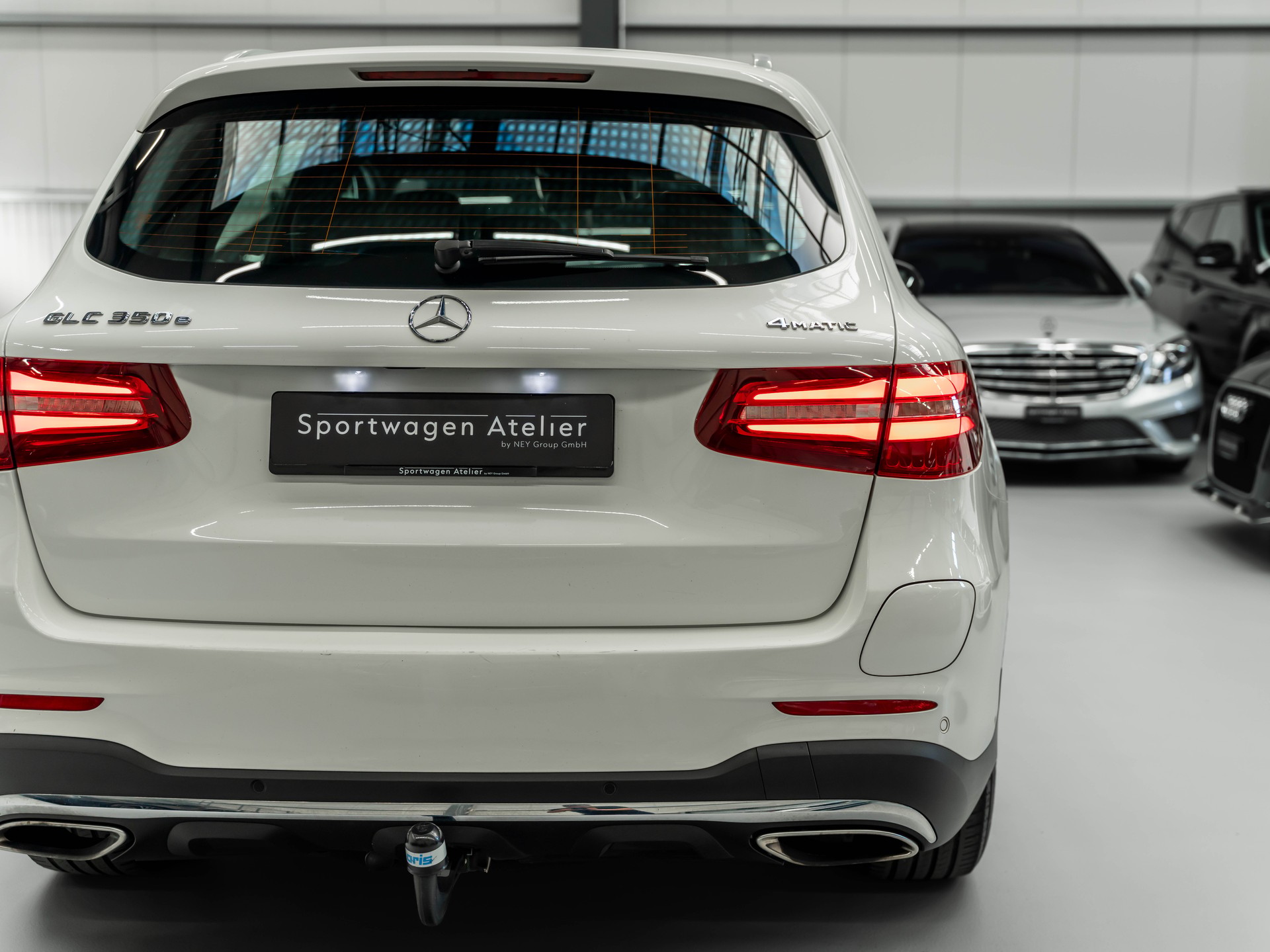 MERCEDES-BENZ GLC 350 e AMG Line 4Matic 7G-Tronic-image-16