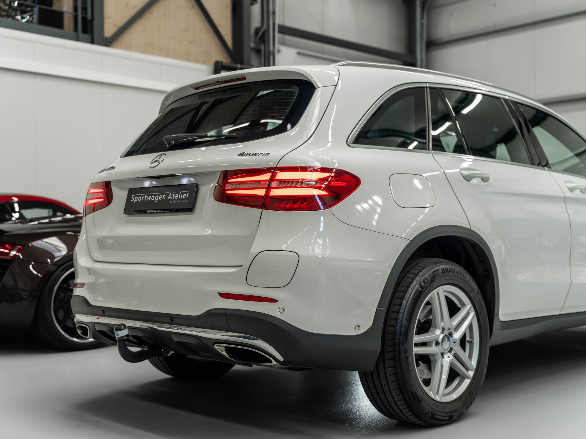 MERCEDES-BENZ GLC 350 e AMG Line 4Matic 7G-Tronic-image-17