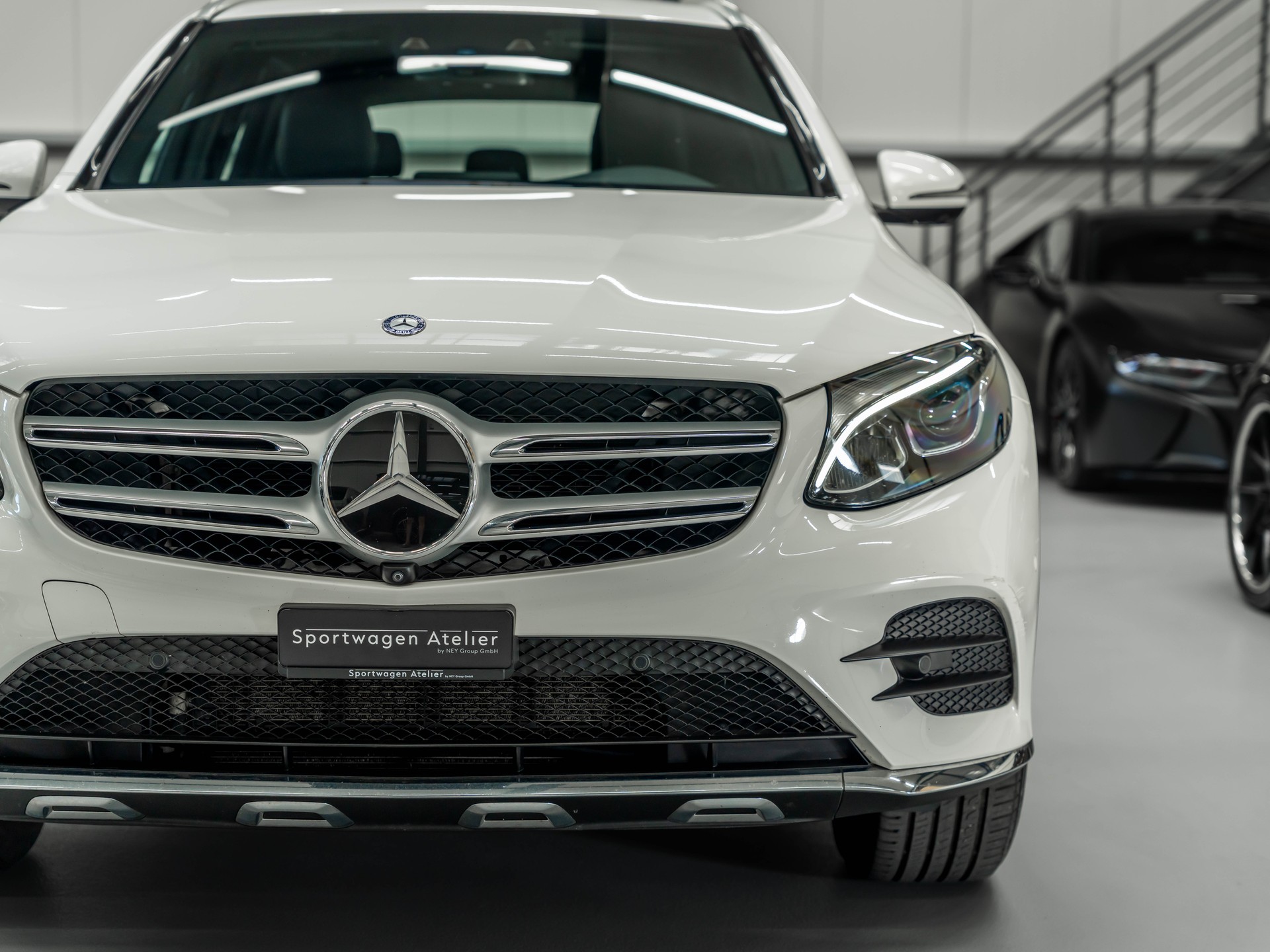MERCEDES-BENZ GLC 350 e AMG Line 4Matic 7G-Tronic-image-13