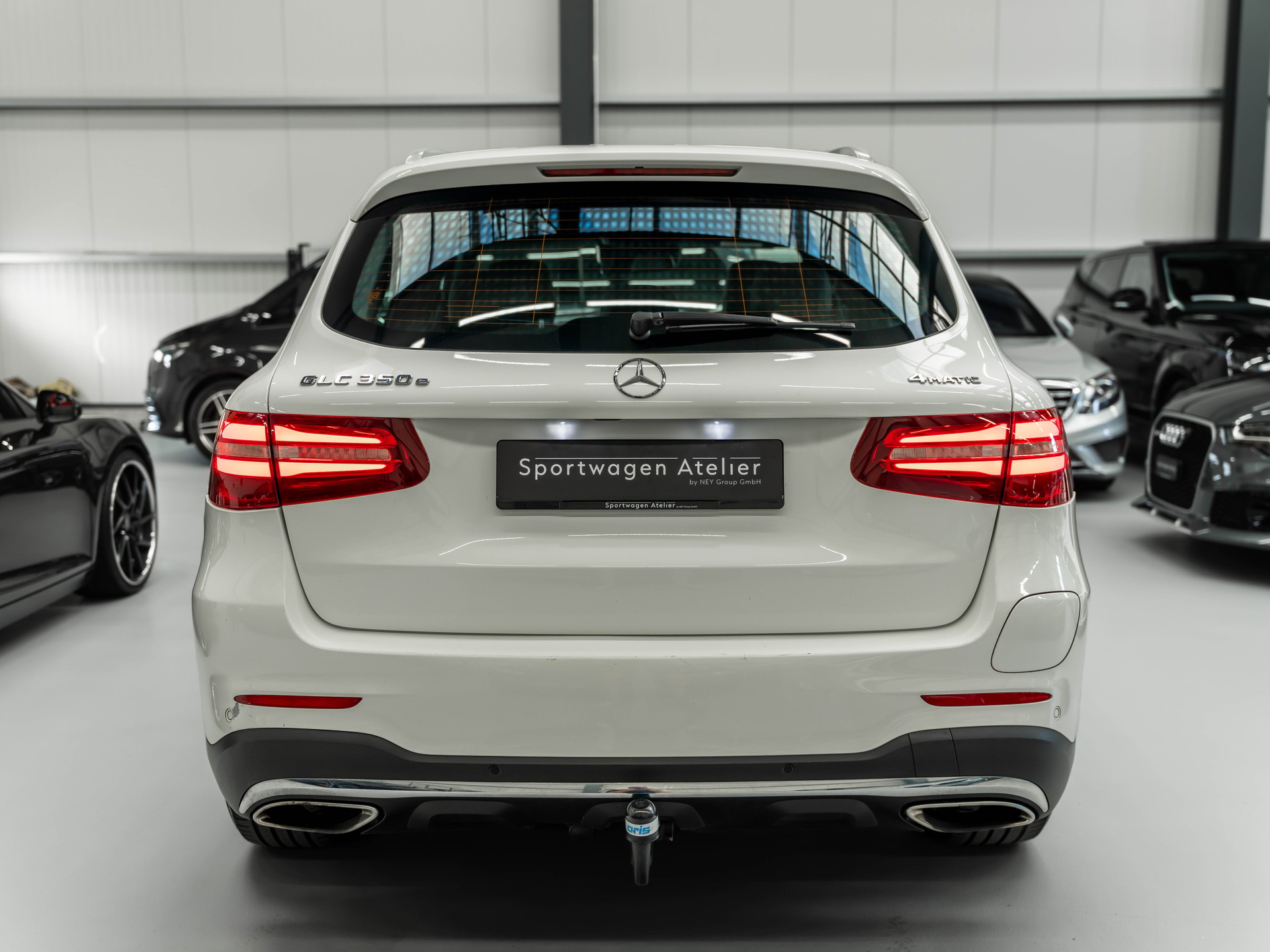 MERCEDES-BENZ GLC 350 e AMG Line 4Matic 7G-Tronic-showroom-element-2