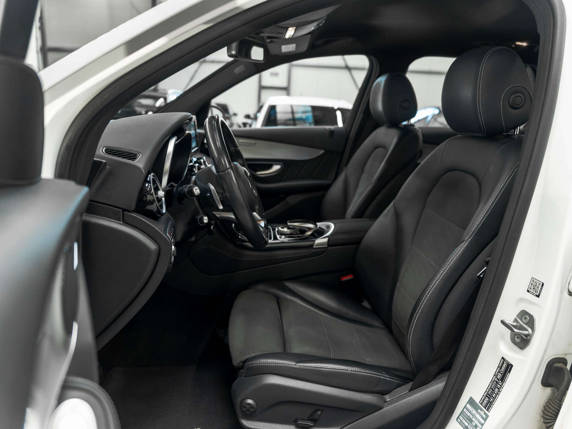 MERCEDES-BENZ GLC 350 e AMG Line 4Matic 7G-Tronic-image-8