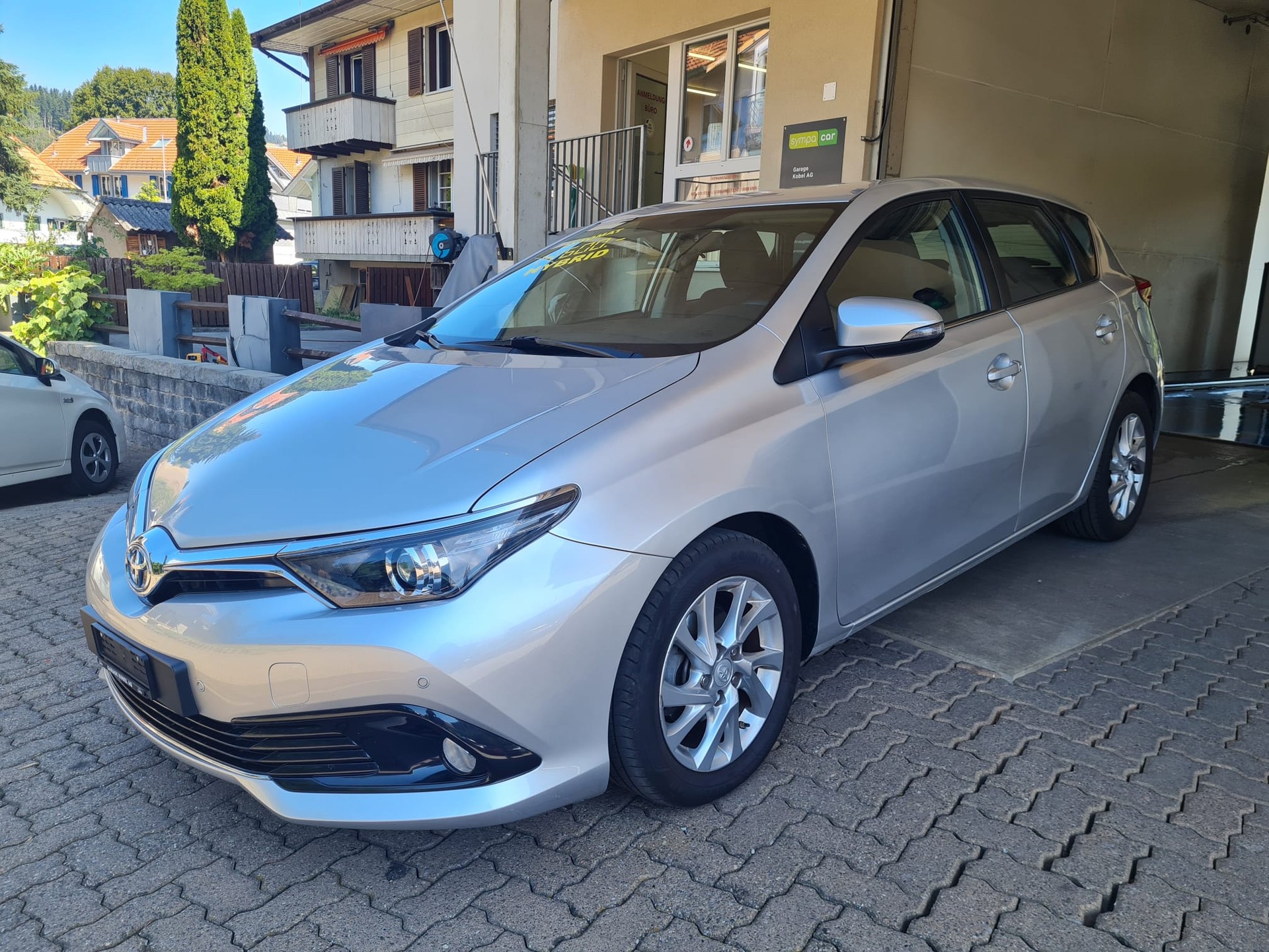 TOYOTA Auris 1.8 HSD Trend e-CVT