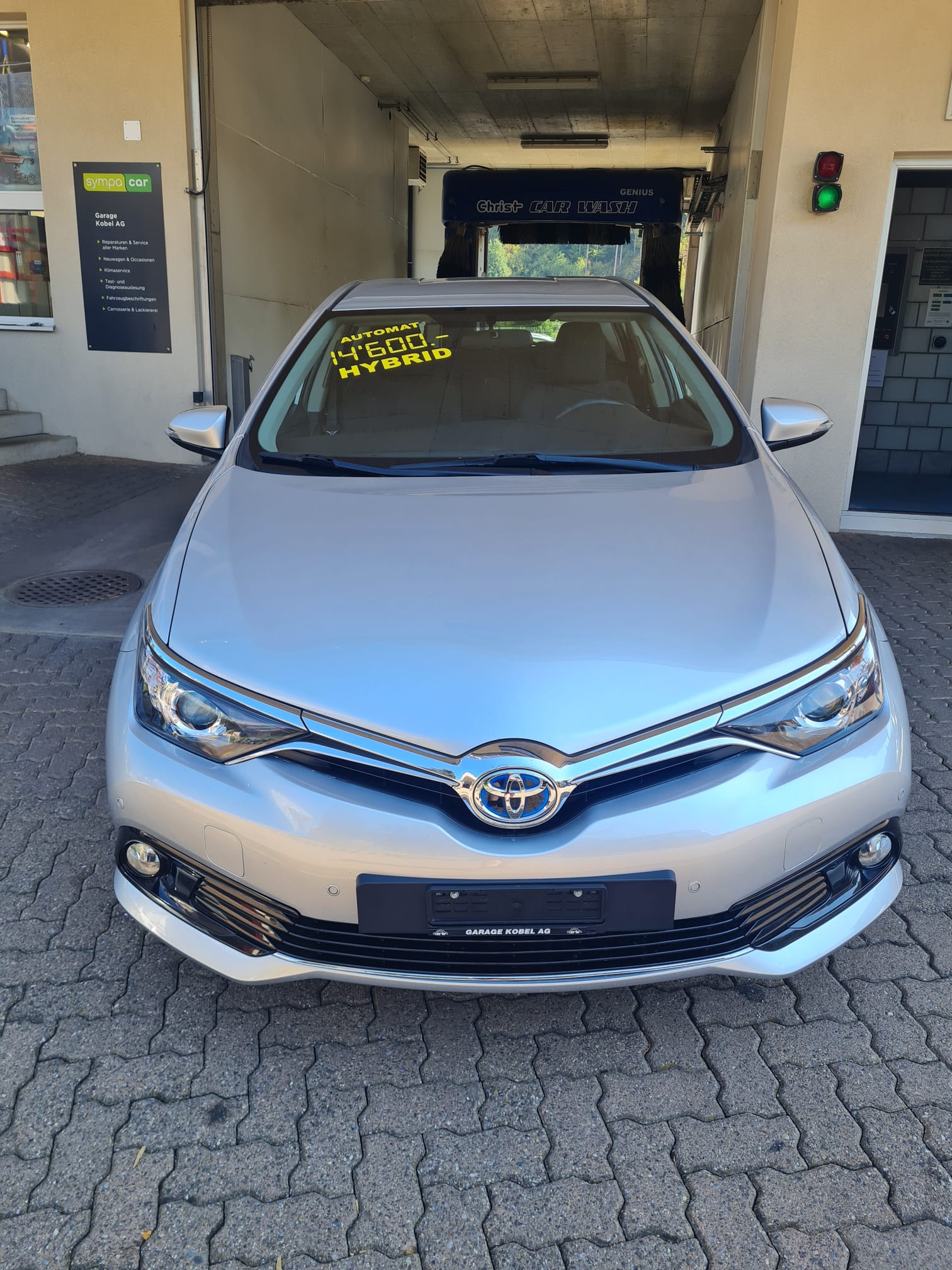 TOYOTA Auris 1.8 HSD Trend e-CVT-showroom-element-1