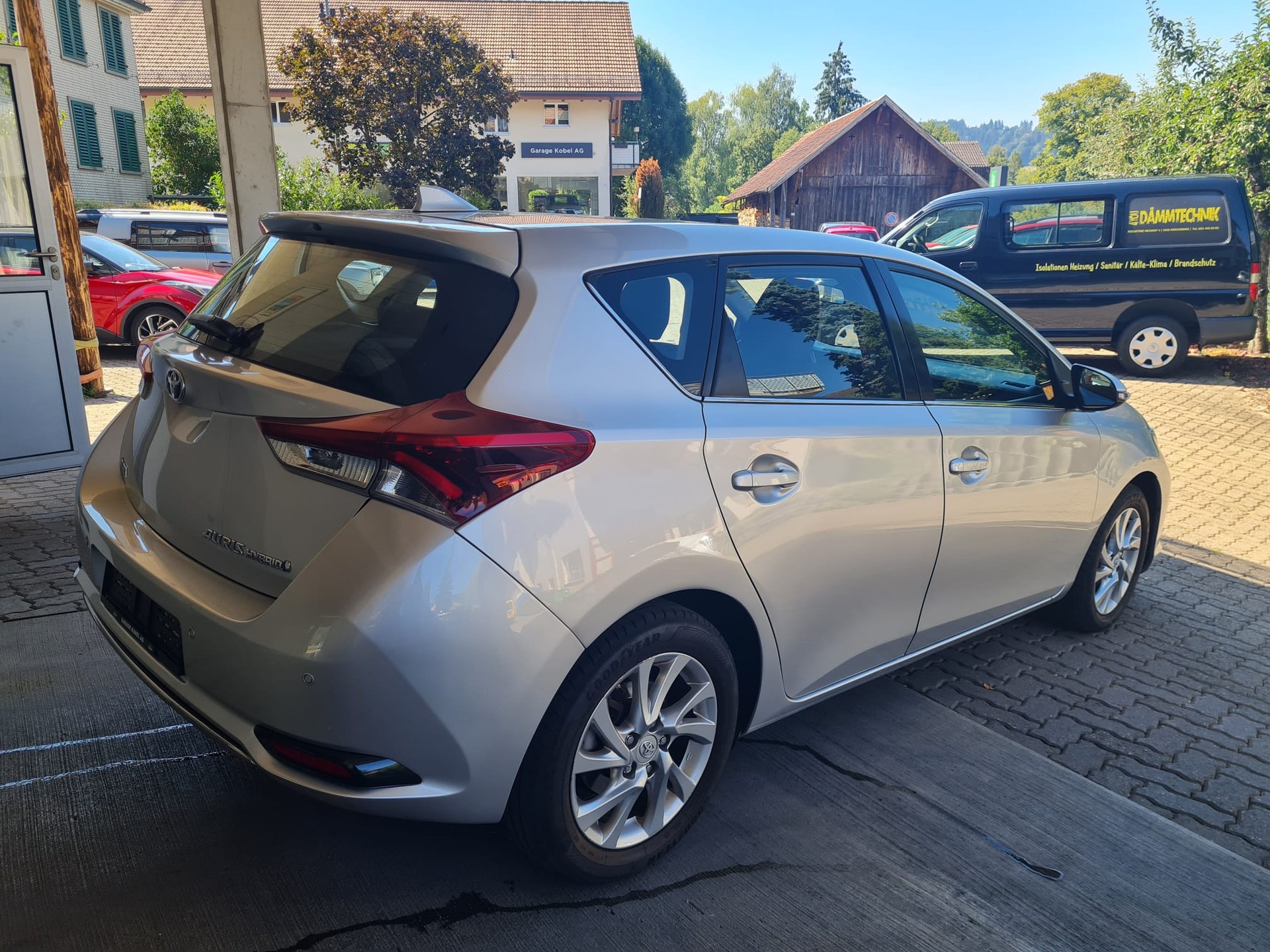 TOYOTA Auris 1.8 HSD Trend e-CVT-showroom-element-2