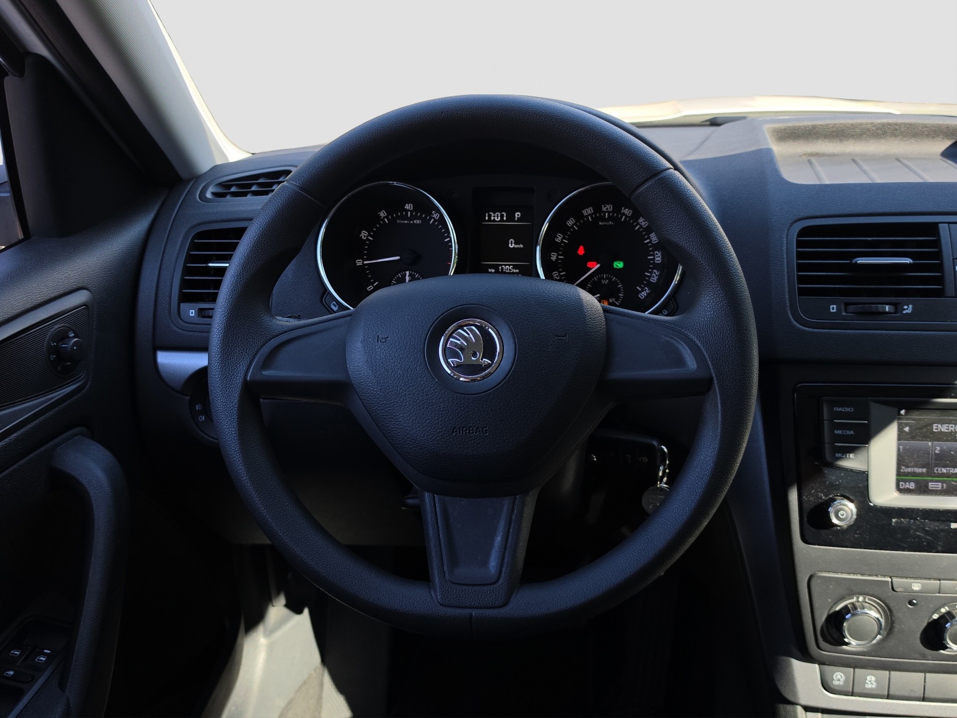 SKODA Yeti 1.4 TSI Active 4x4 DSG-image-11