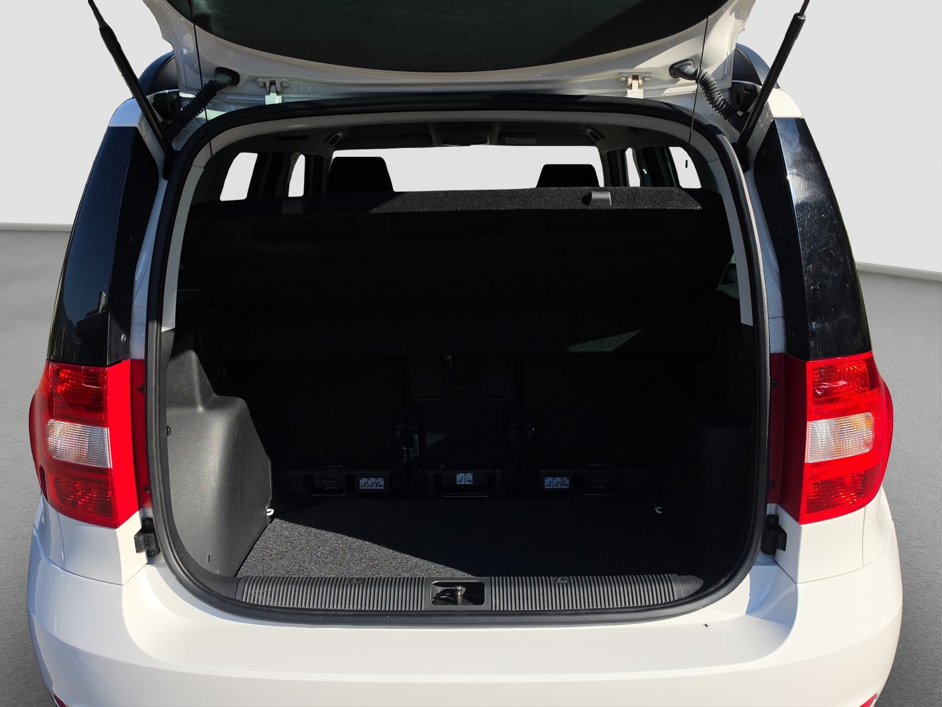 SKODA Yeti 1.4 TSI Active 4x4 DSG-image-13
