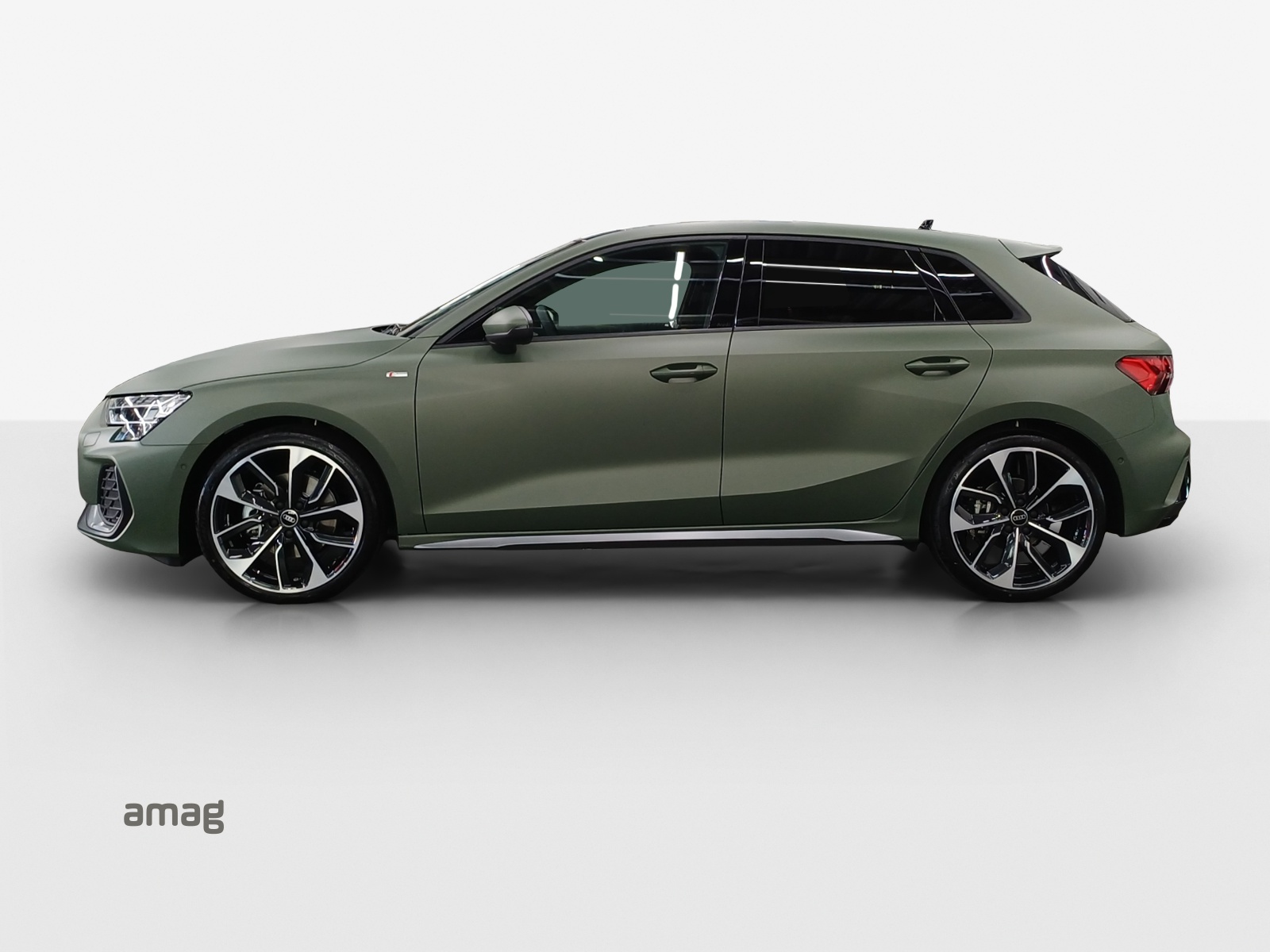 AUDI A3 Sportback TFSI 110 kW S line Attraction S tronic-showroom-element-1