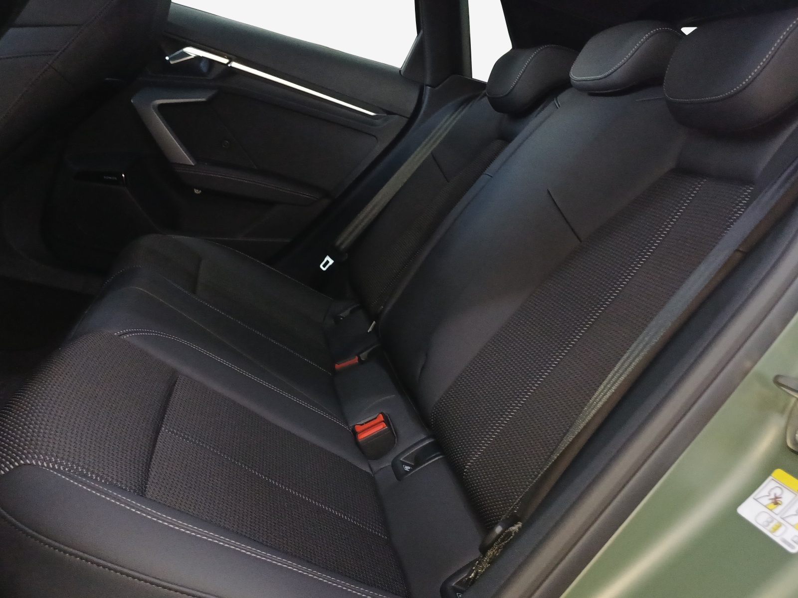 AUDI A3 Sportback TFSI 110 kW S line Attraction S tronic-image-11