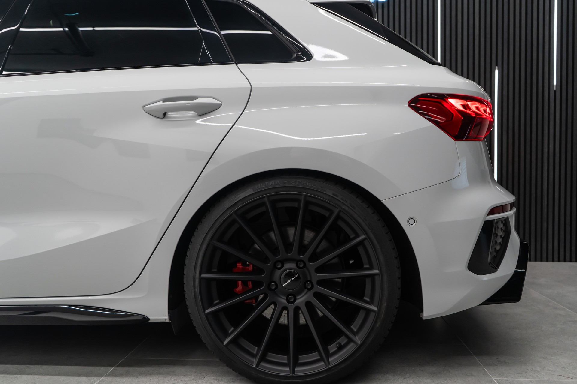 AUDI S3 SPORTBACK 2.0 TFSI QUATTRO S-TRONIC / CH-FAHRZEUG / BLACK & WHITE-image-8