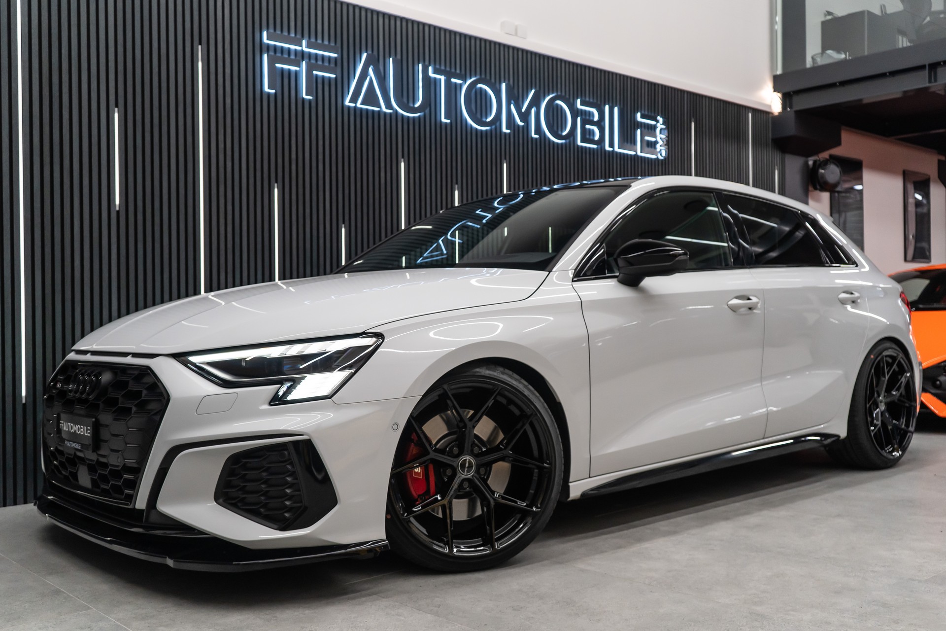 AUDI S3 SPORTBACK 2.0 TFSI QUATTRO S-TRONIC / CH-FAHRZEUG / BLACK & WHITE