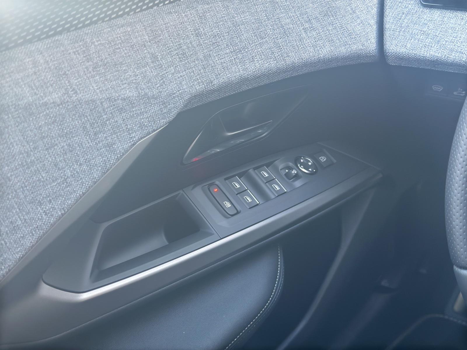 PEUGEOT 3008 1.2 Hybrid 145 GT Exclusive-image-10