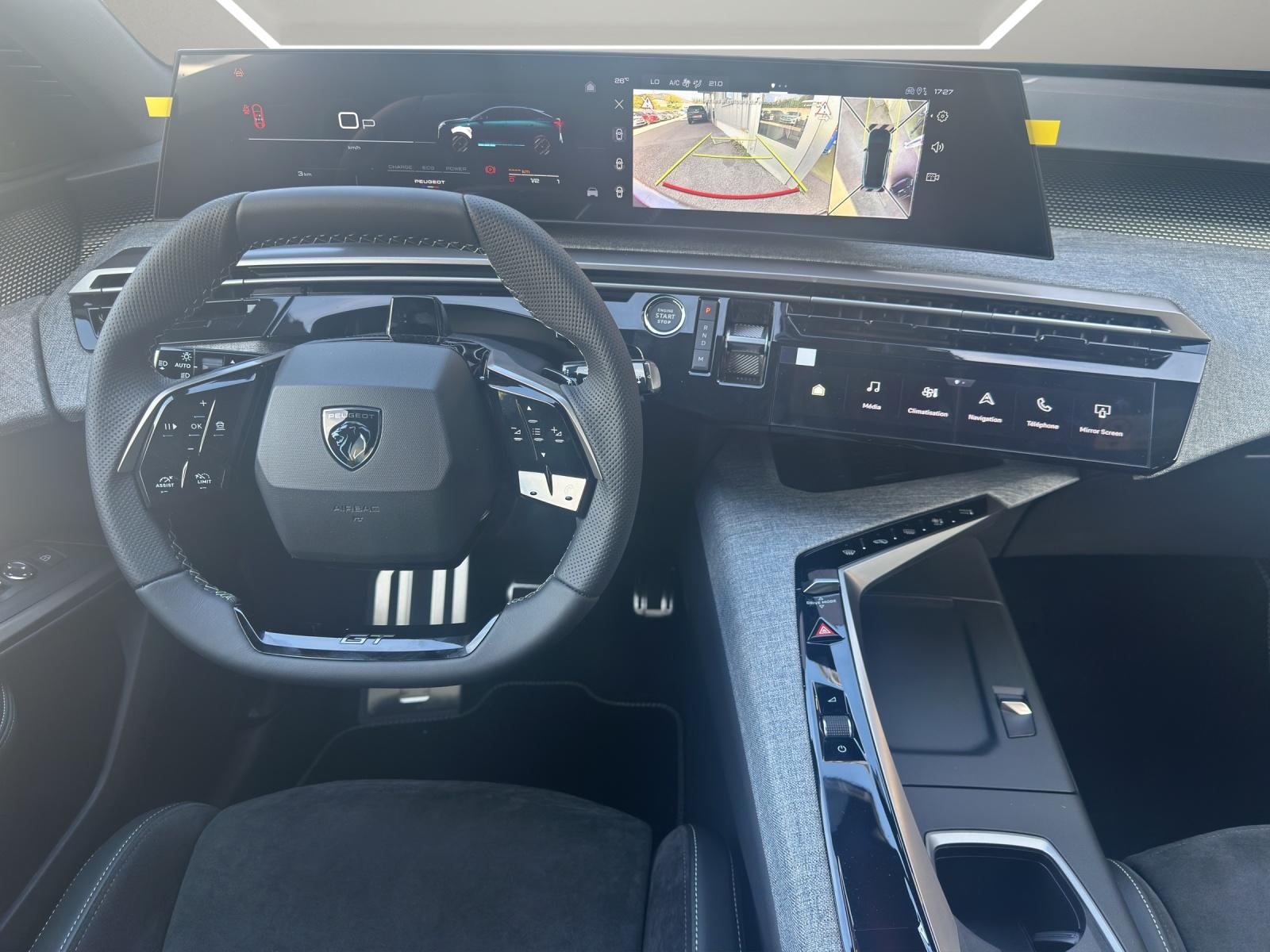 PEUGEOT 3008 1.2 Hybrid 145 GT Exclusive-image-13