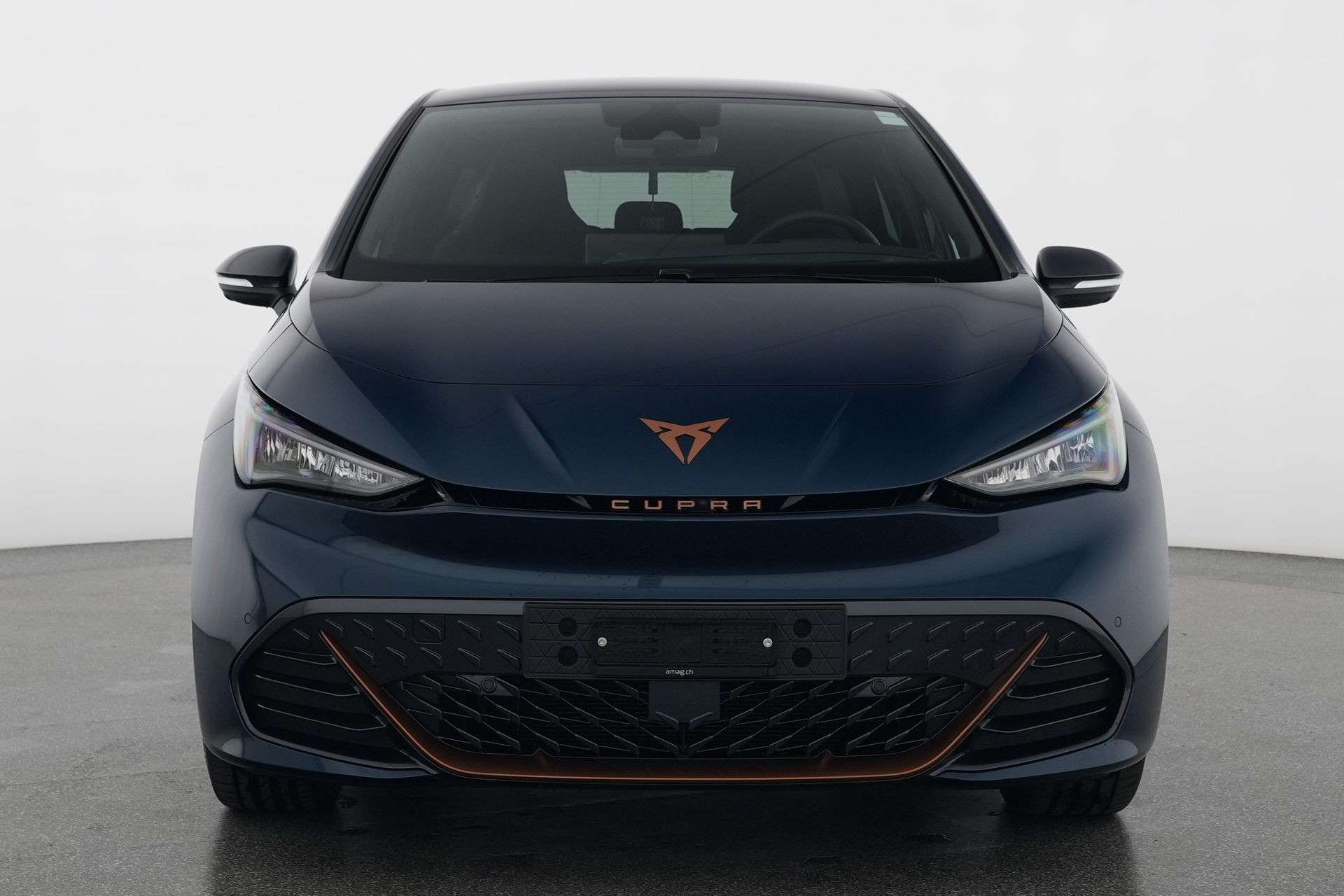 CUPRA Born 77 kWh e-Boost-showroom-element-1