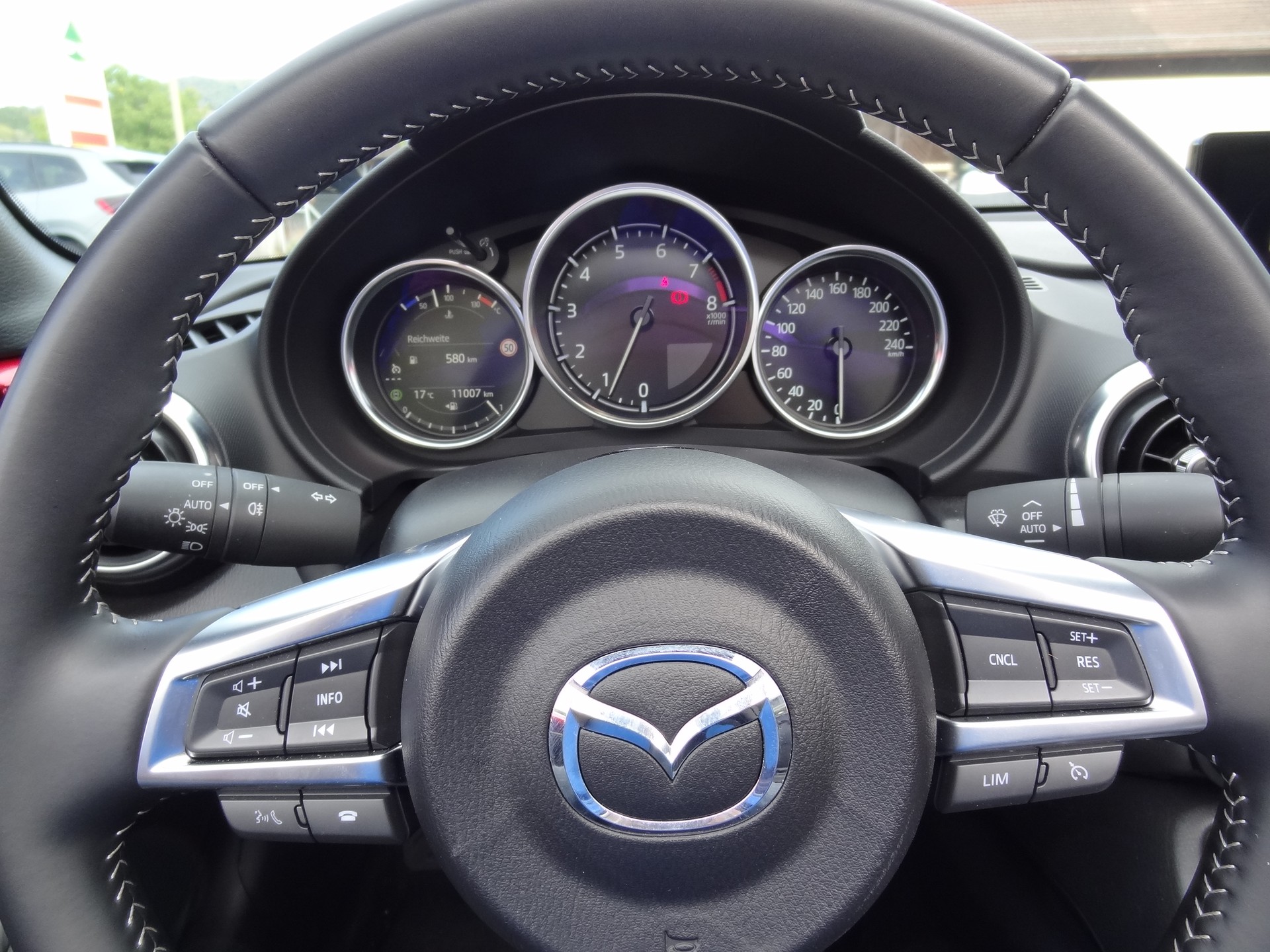 MAZDA MX-5 Skyactiv-G 132 Exclusive-line-image-13