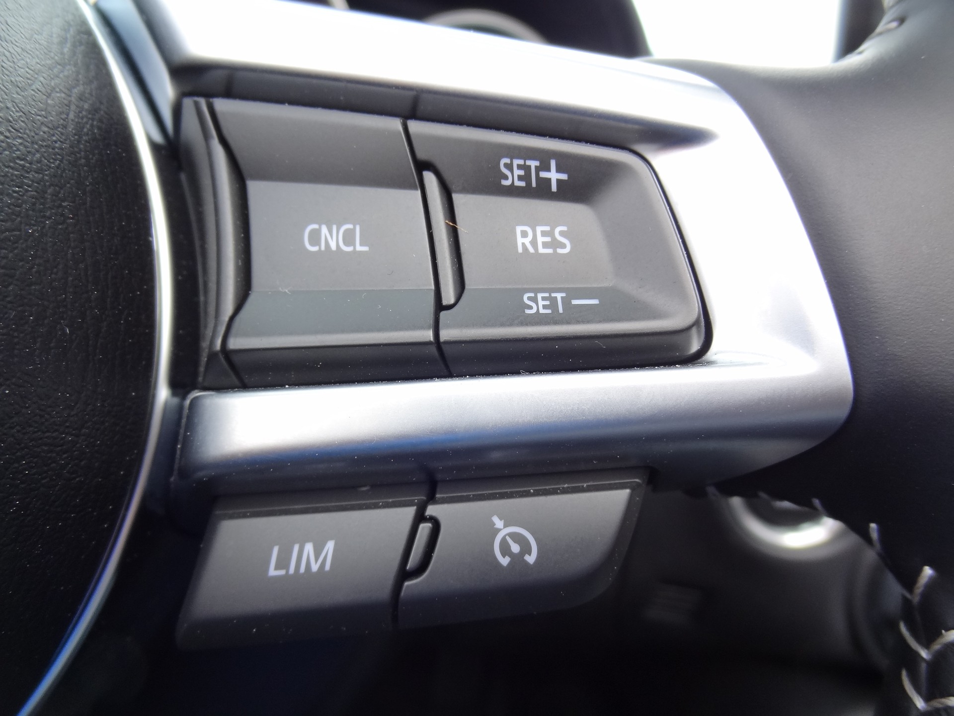 MAZDA MX-5 Skyactiv-G 132 Exclusive-line-image-12