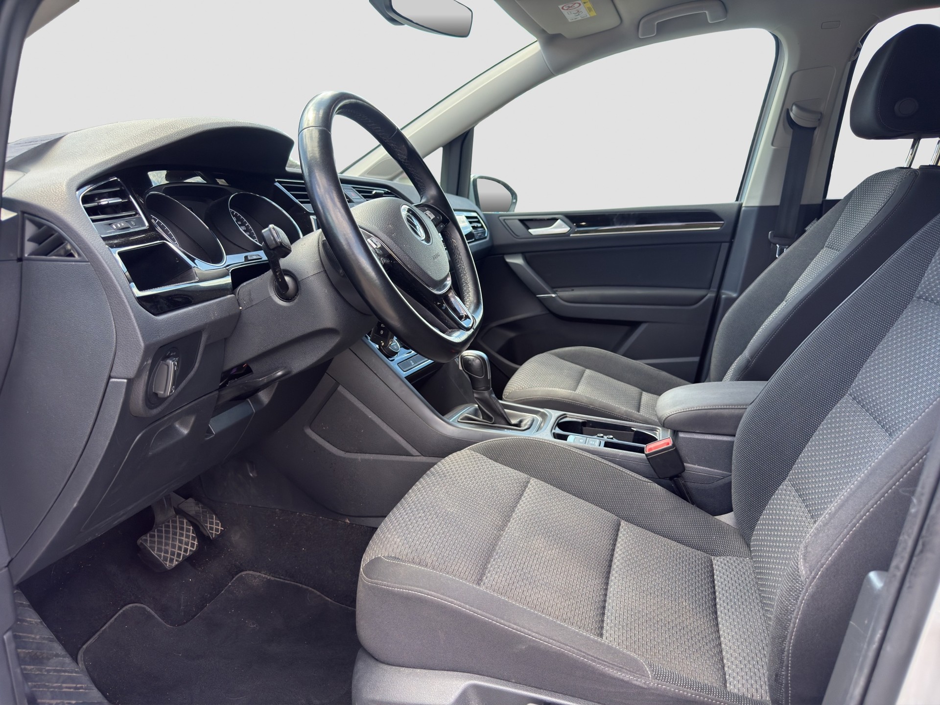 VW Touran 2.0 TDI BlueMotion Technology Comfortline DSG ** Frisch ab MFK & Service ** ACC ** Navi ** Sitzheizung **-image-8