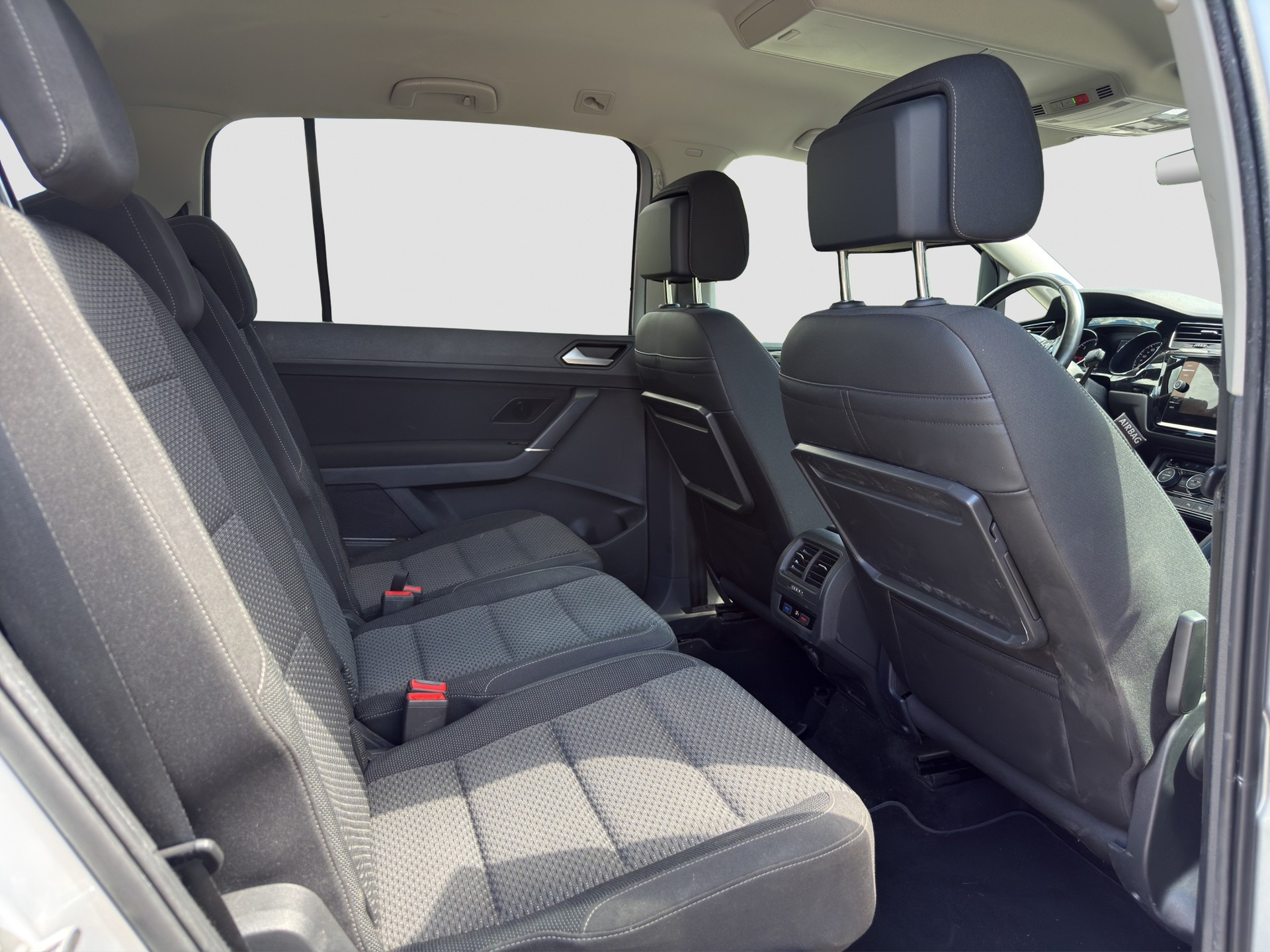 VW Touran 2.0 TDI BlueMotion Technology Comfortline DSG ** Frisch ab MFK & Service ** ACC ** Navi ** Sitzheizung **-image-14