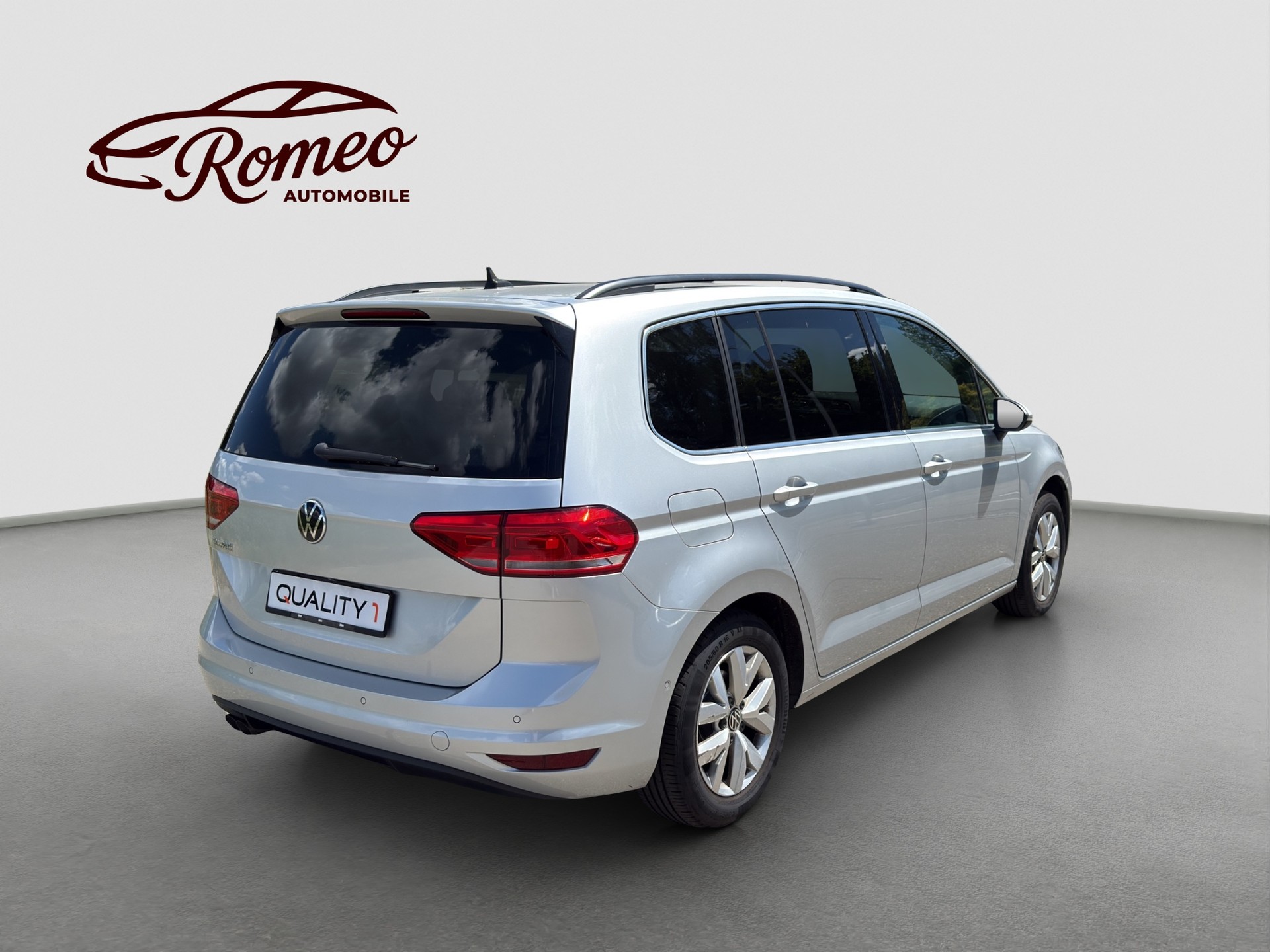VW Touran 2.0 TDI BlueMotion Technology Comfortline DSG ** Frisch ab MFK & Service ** ACC ** Navi ** Sitzheizung **-image-1