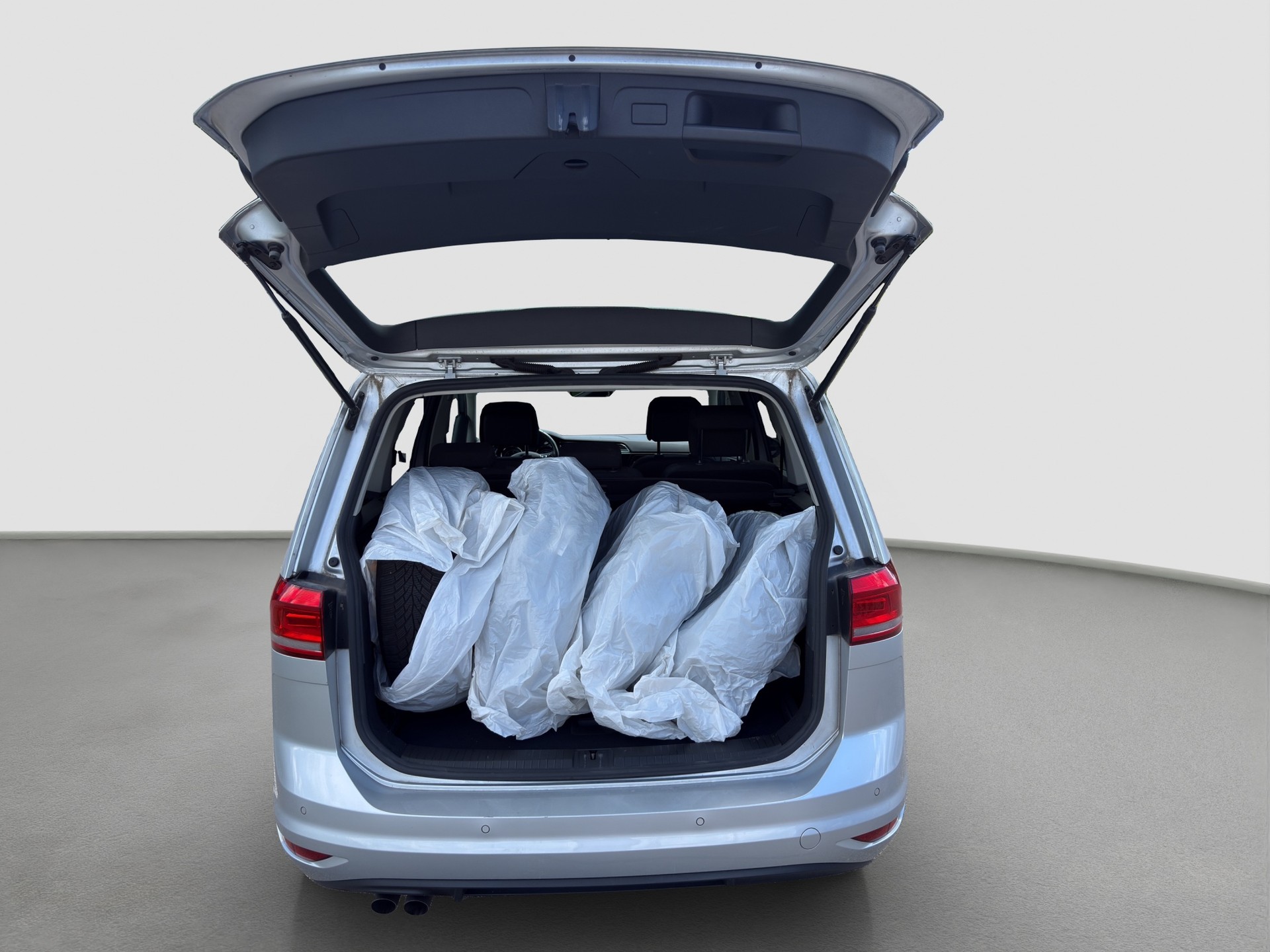 VW Touran 2.0 TDI BlueMotion Technology Comfortline DSG ** Frisch ab MFK & Service ** ACC ** Navi ** Sitzheizung **-image-15