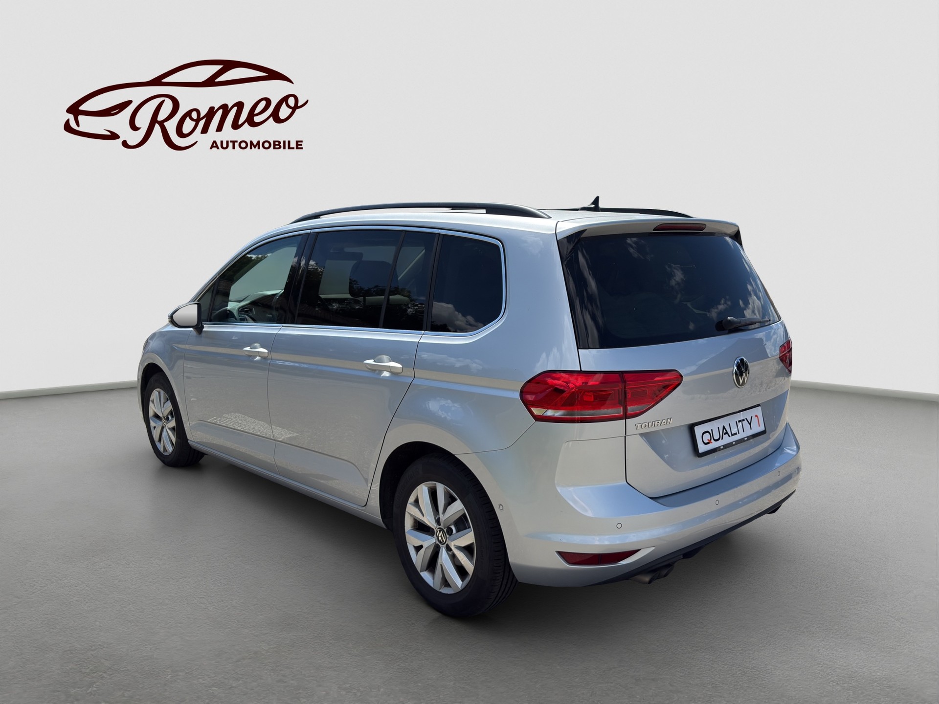 VW Touran 2.0 TDI BlueMotion Technology Comfortline DSG ** Frisch ab MFK & Service ** ACC ** Navi ** Sitzheizung **-image-3