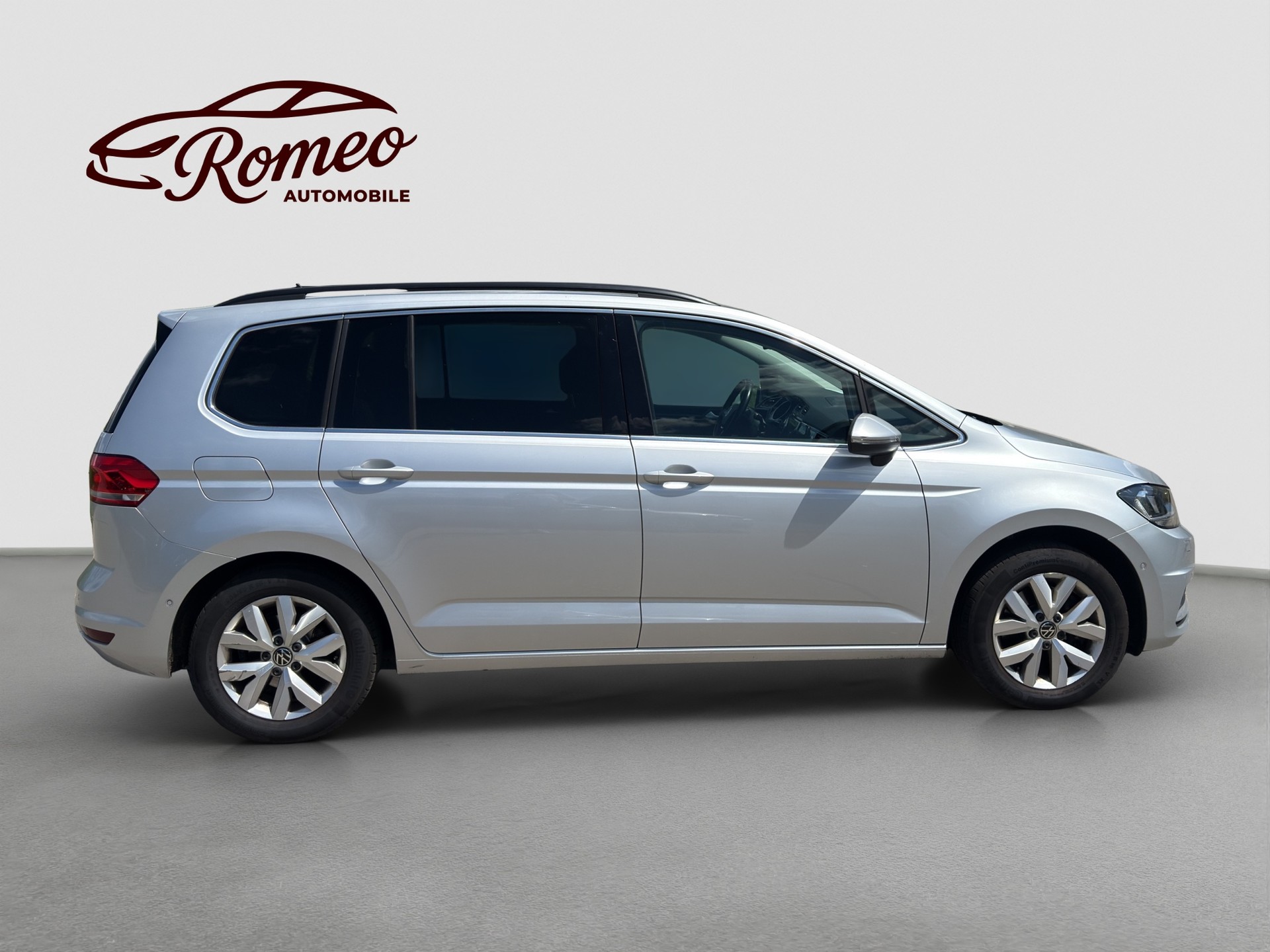 VW Touran 2.0 TDI BlueMotion Technology Comfortline DSG ** Frisch ab MFK & Service ** ACC ** Navi ** Sitzheizung **-image-6