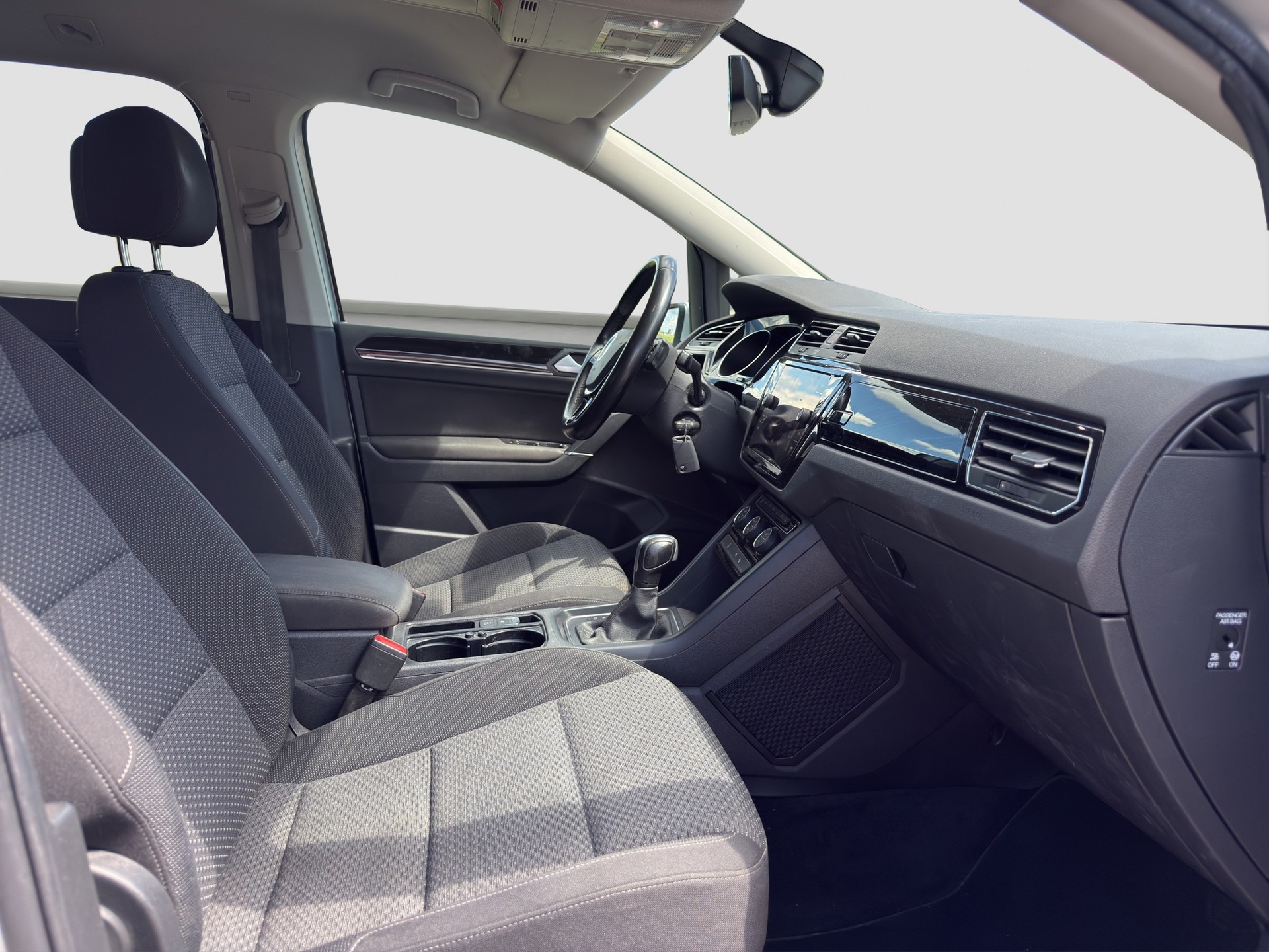 VW Touran 2.0 TDI BlueMotion Technology Comfortline DSG ** Frisch ab MFK & Service ** ACC ** Navi ** Sitzheizung **-image-10