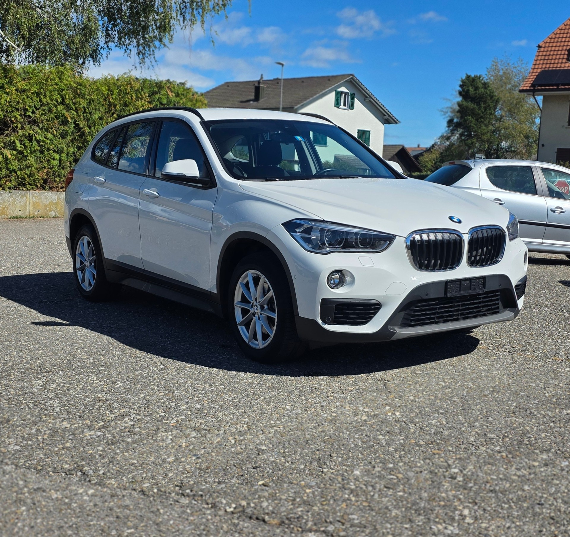BMW X1 xDrive 18d Essential Edition Steptronic-image-1