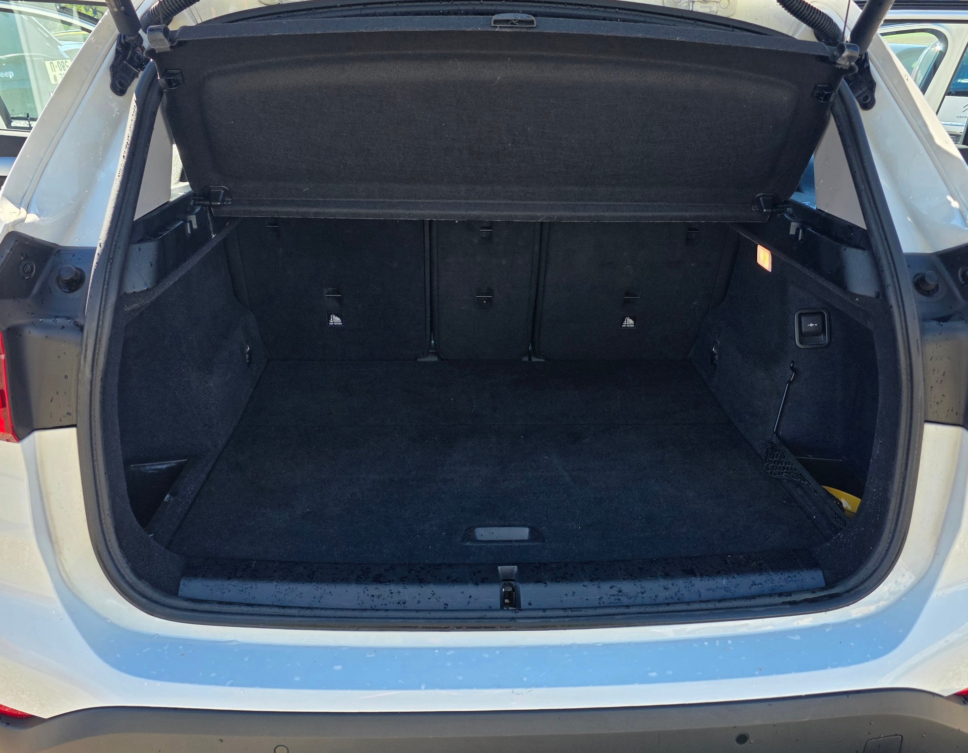 BMW X1 xDrive 18d Essential Edition Steptronic-image-9