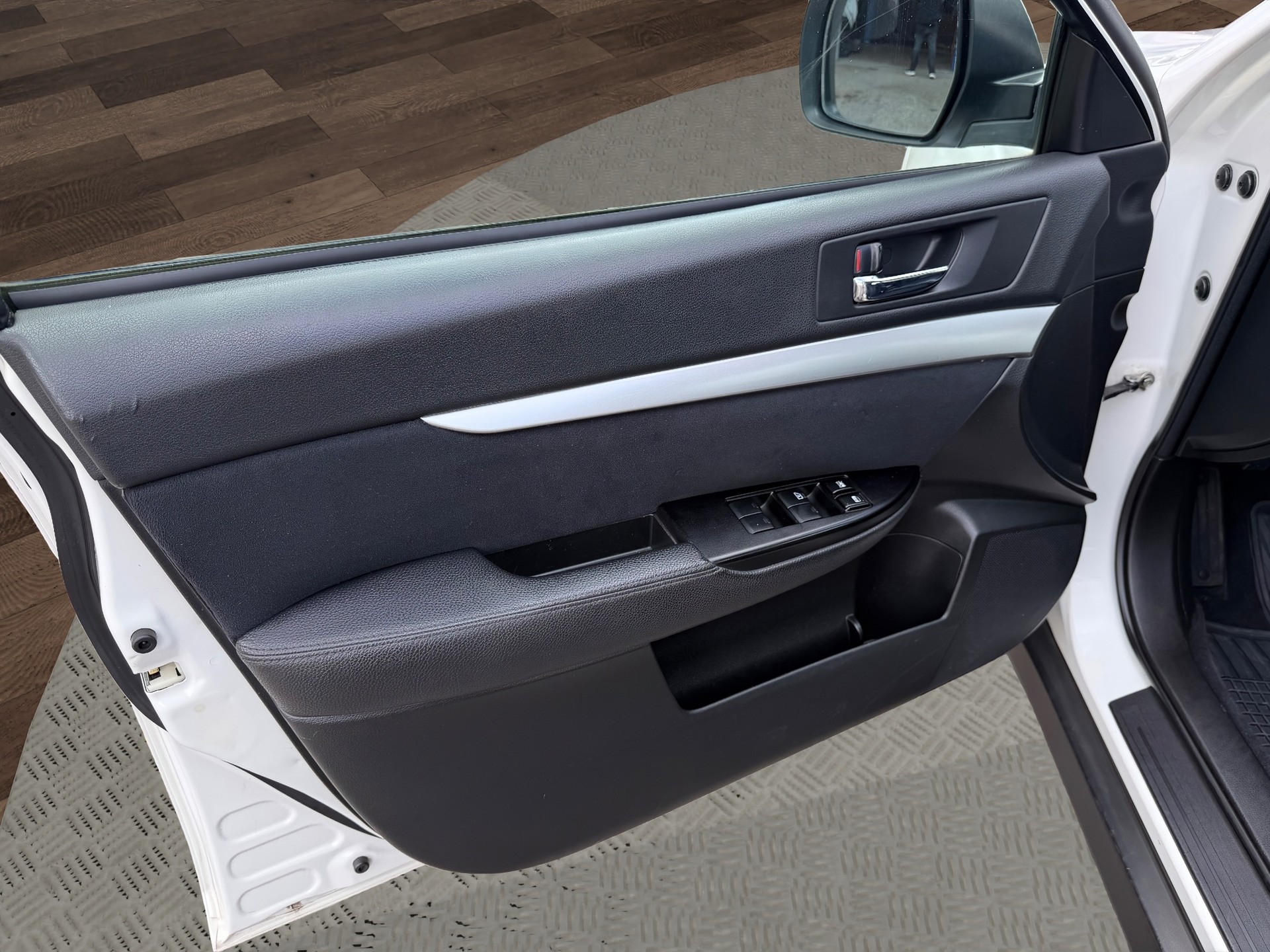 SUBARU Outback 2.5i Swiss AWD Lineartronic-image-10