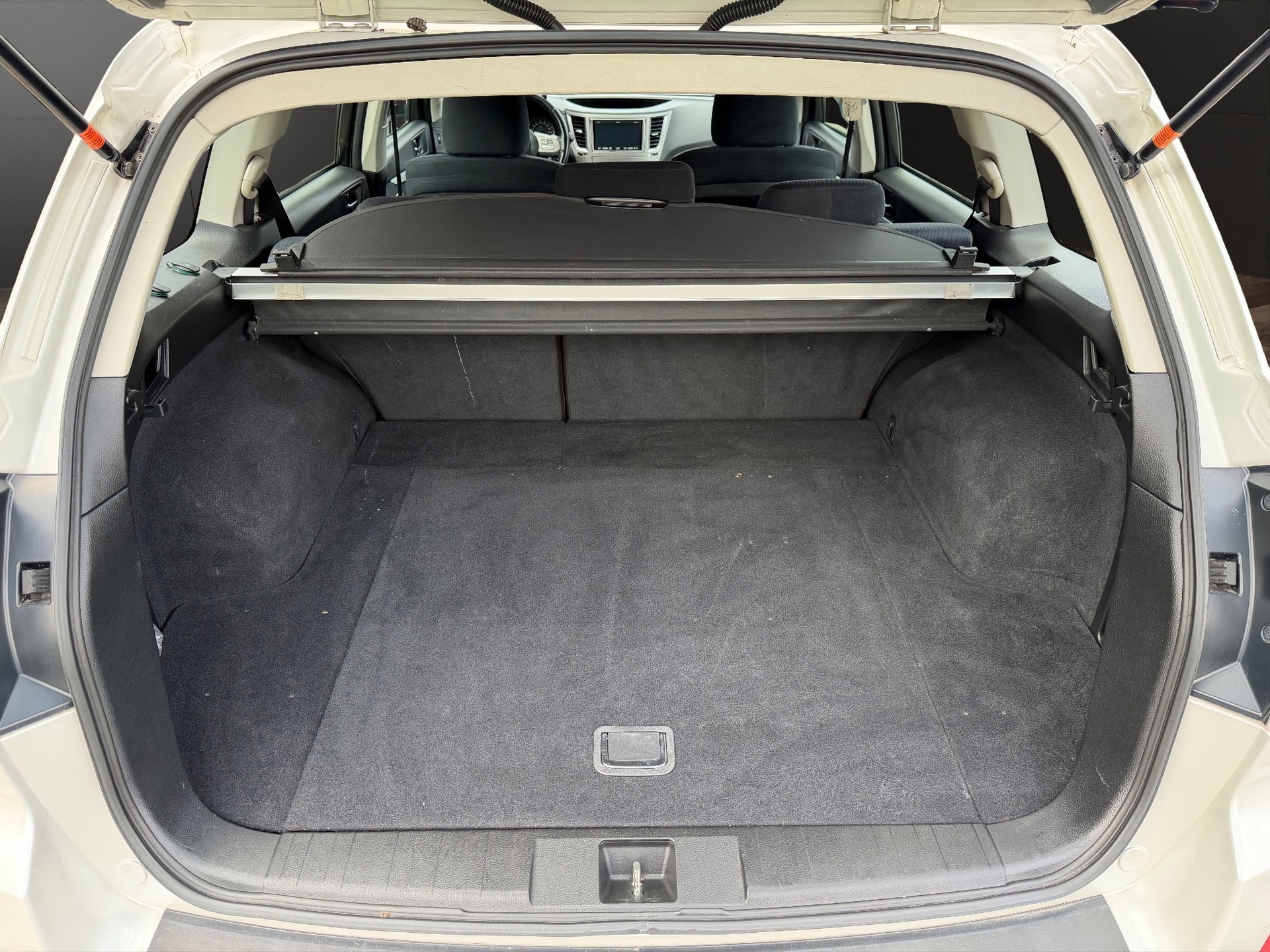 SUBARU Outback 2.5i Swiss AWD Lineartronic-image-13