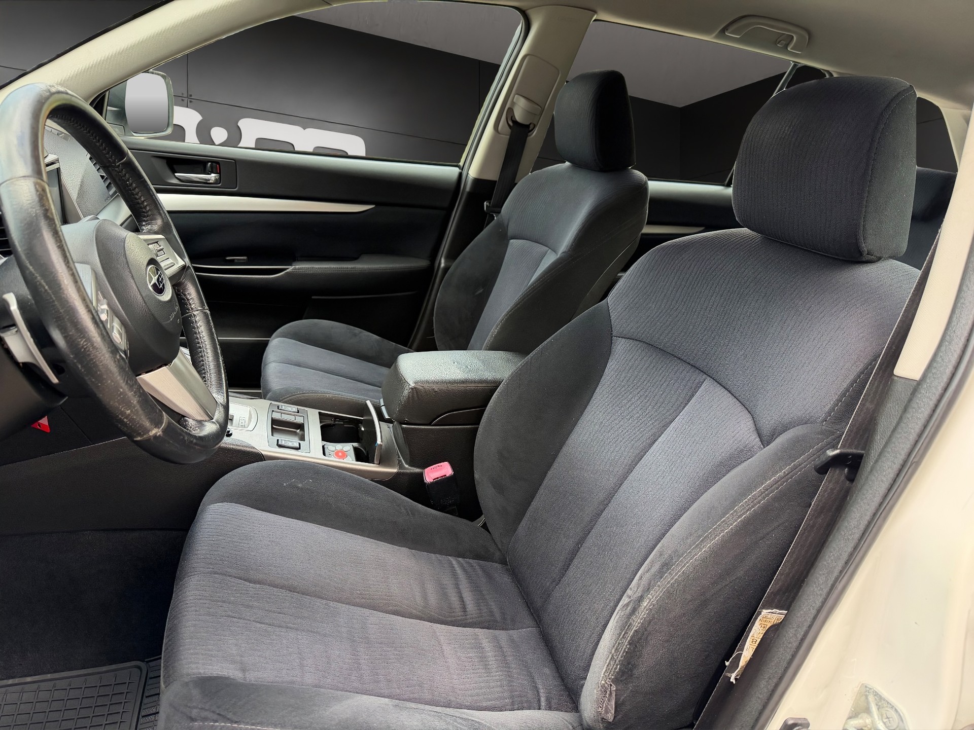 SUBARU Outback 2.5i Swiss AWD Lineartronic-image-9