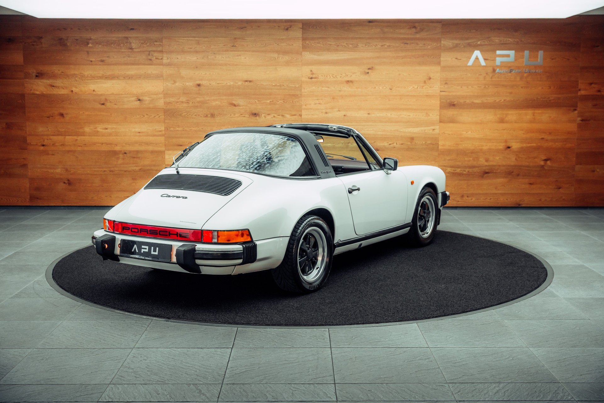 PORSCHE 911 Carrera Targa-showroom-element-1