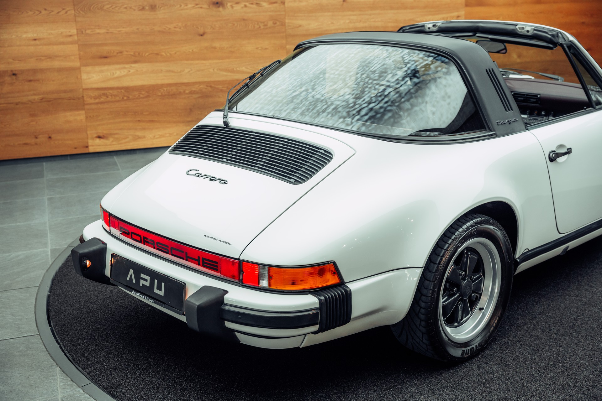PORSCHE 911 Carrera Targa-image-16
