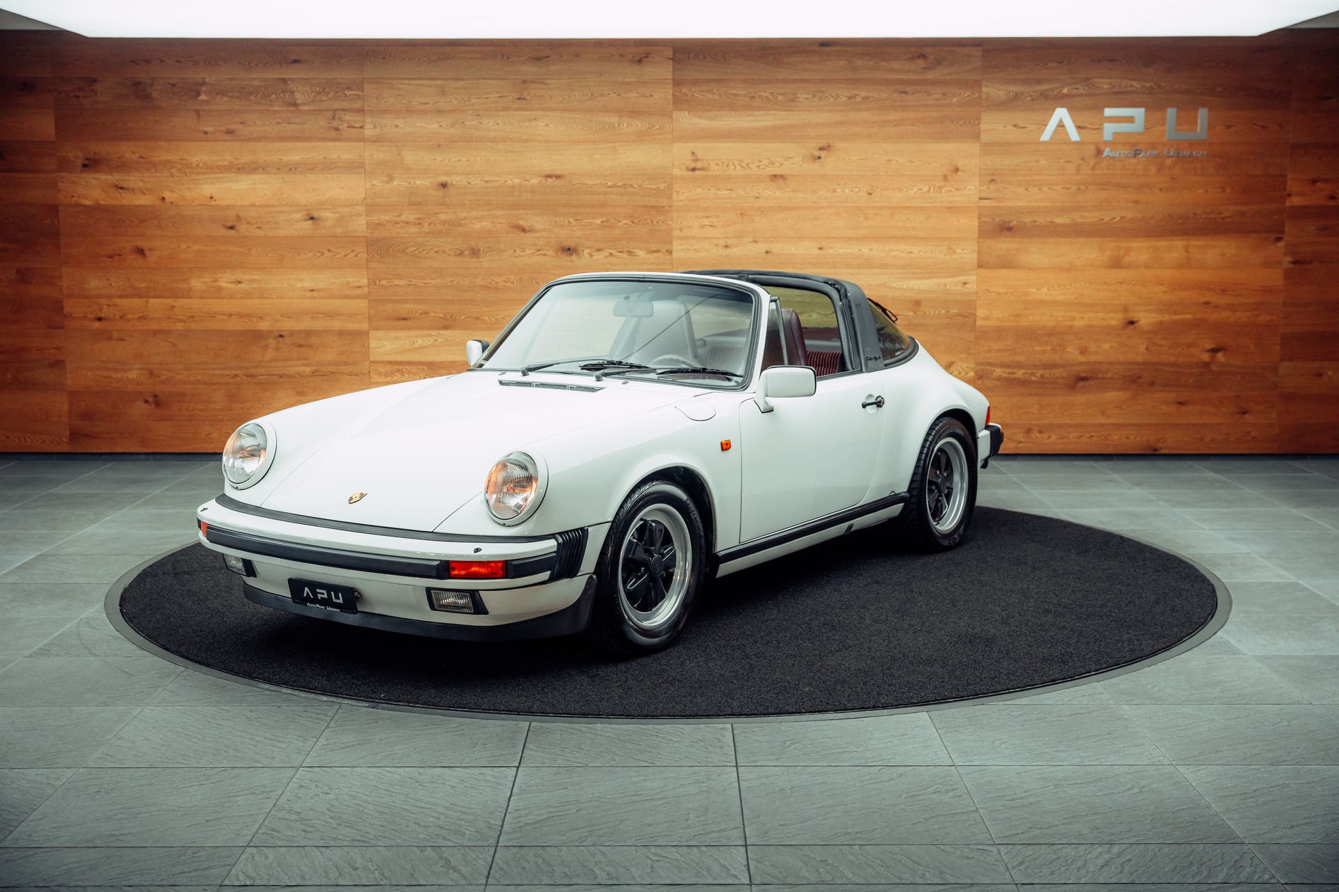 PORSCHE 911 Carrera Targa-showroom-element-3