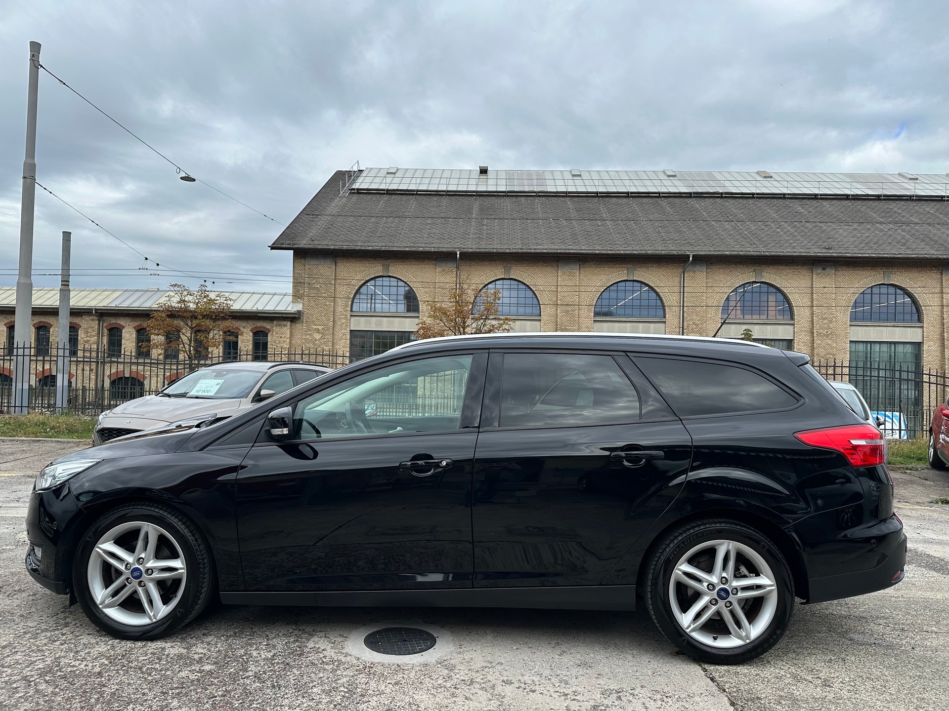 FORD Focus 1.0 SCTi Business Automatic-showroom-element-3