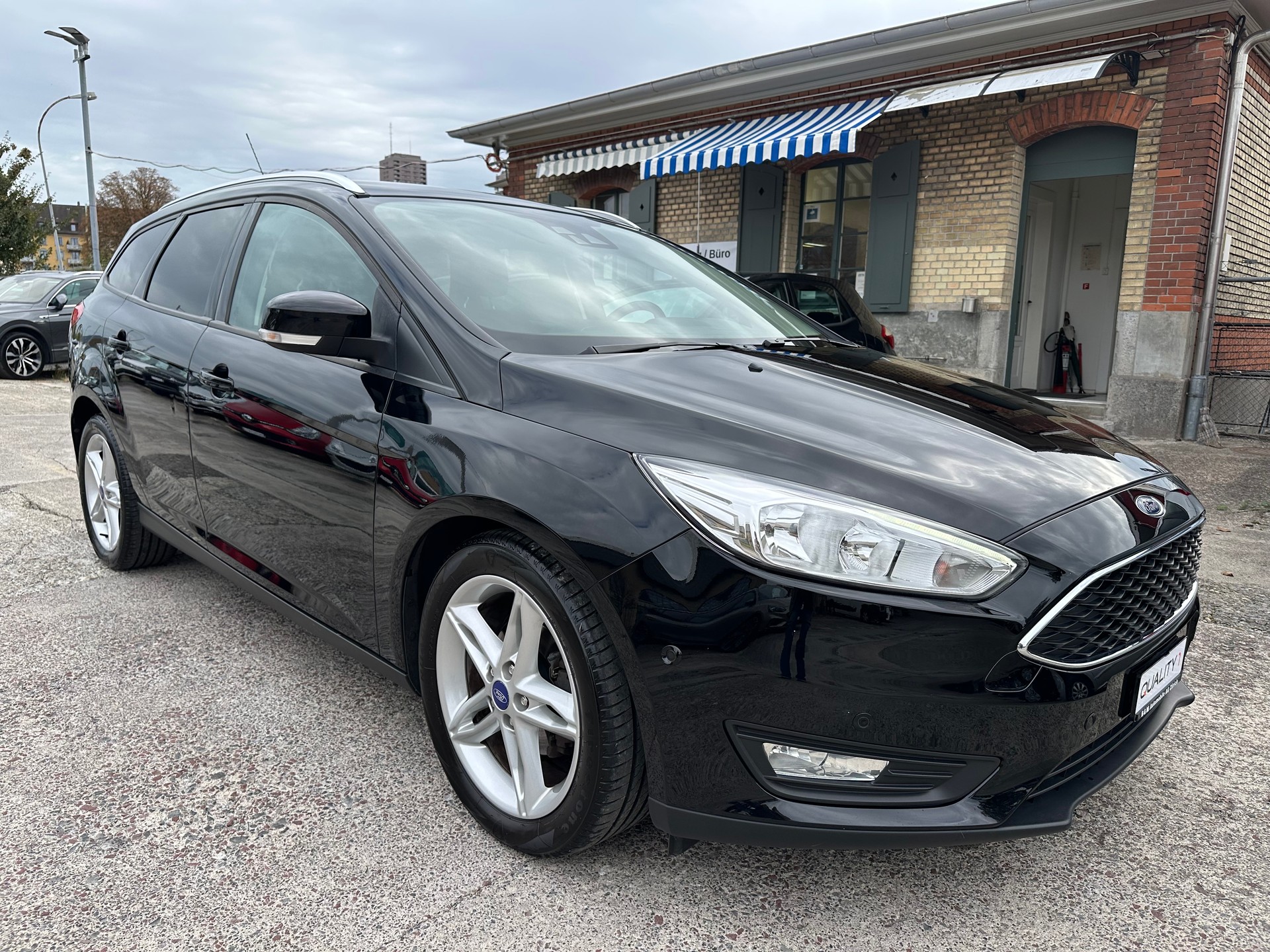 FORD Focus 1.0 SCTi Business Automatic-showroom-element-2