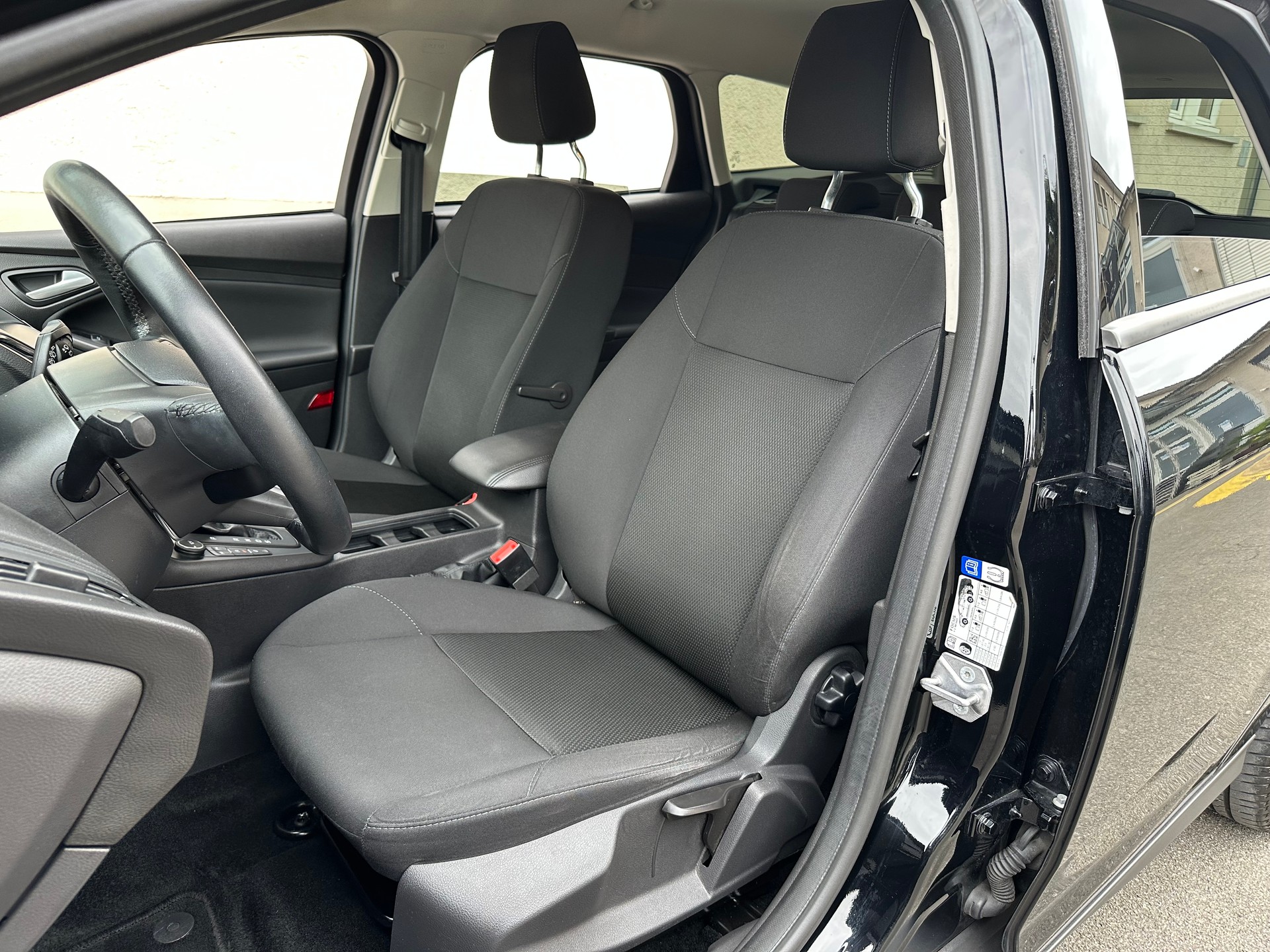 FORD Focus 1.0 SCTi Business Automatic-image-12