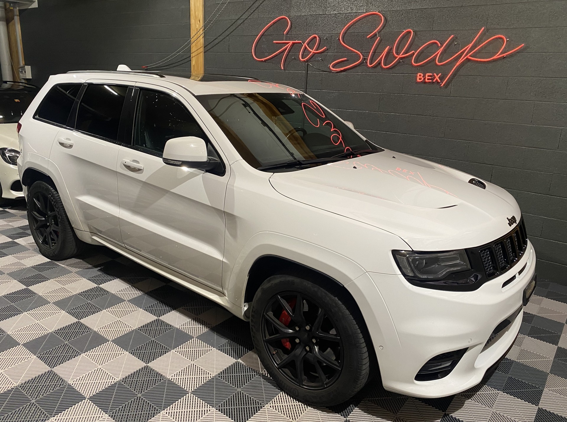 JEEP Grand Cherokee 6.4 V8 HEMI SRT8 Automatic-showroom-element-1