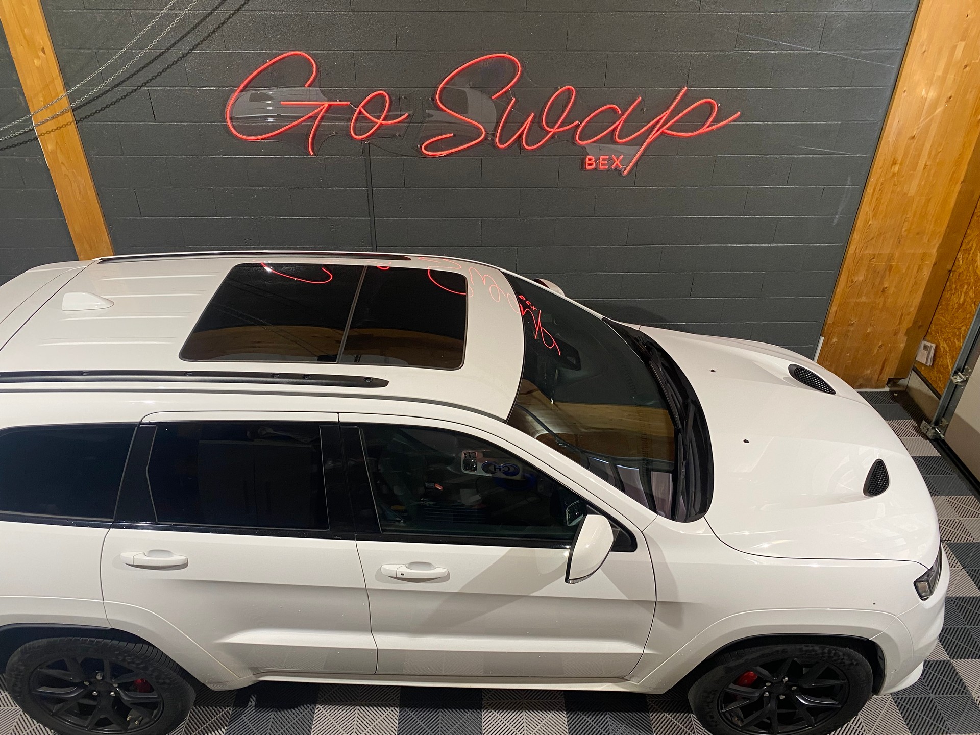 JEEP Grand Cherokee 6.4 V8 HEMI SRT8 Automatic-showroom-element-2