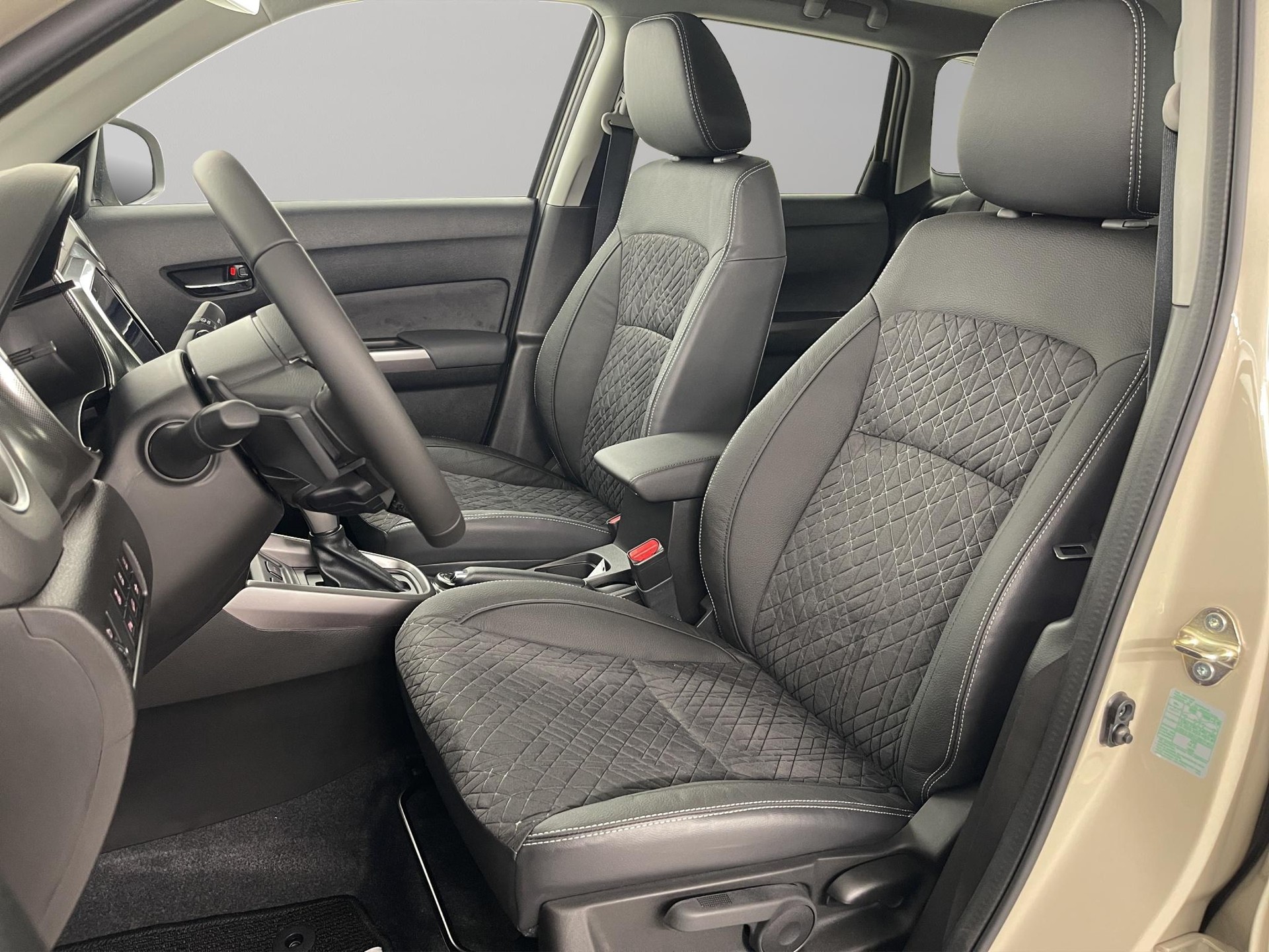 SUZUKI Vitara 1.4 T Compact Top Hybrid 4x4-image-6